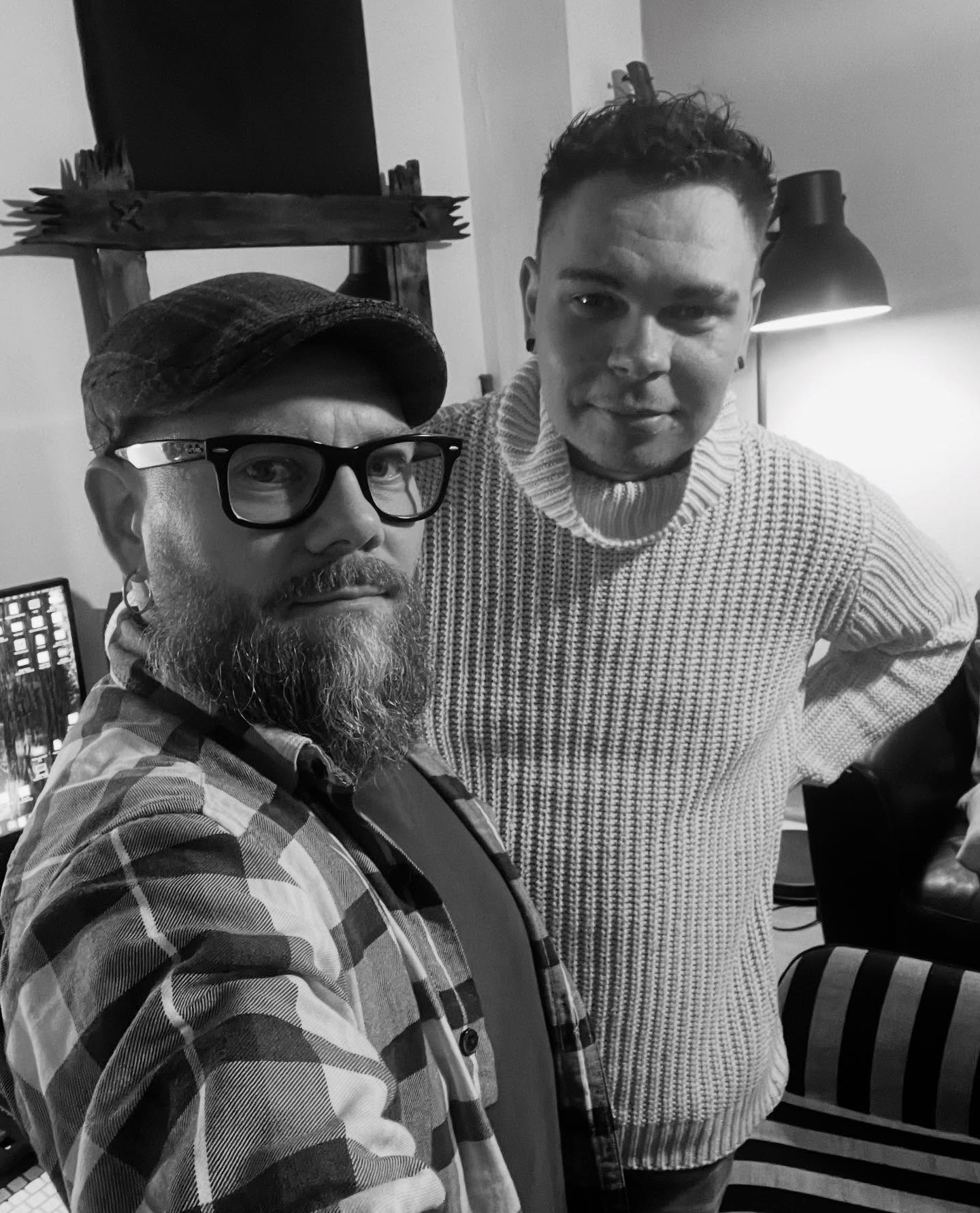 Here we go again with Matias. pop is the word of the day 😃🎼
#recording #recordingstudio #popmusik #musicproducers #artist