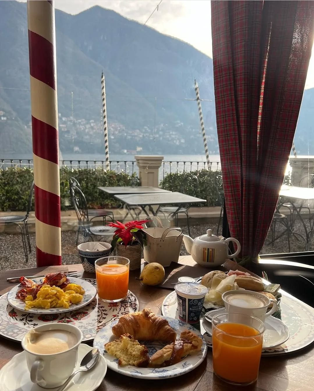 Winter breakfast mood ❄️
📷 @beckssssss
.
.
.
.
.
.
#italy #italianlakes #italiansummer #resort #villa #boutiquehotel #relais #lakecomohotel #lakecomo #luxuryvilla #travel #bestvacations #bestplacestogo #beautifulhotels #beautifuldestinations #hotelsandresorts #letstravel #instatravel #luxuryhotel #lifewelltravelled #luxurytravel #luxuryresorts #travelandleisure #luxuryworldtraveler #travelawesome #wonderful_places #wanderlust #wonderfuldestinations #condenast #cntraveler