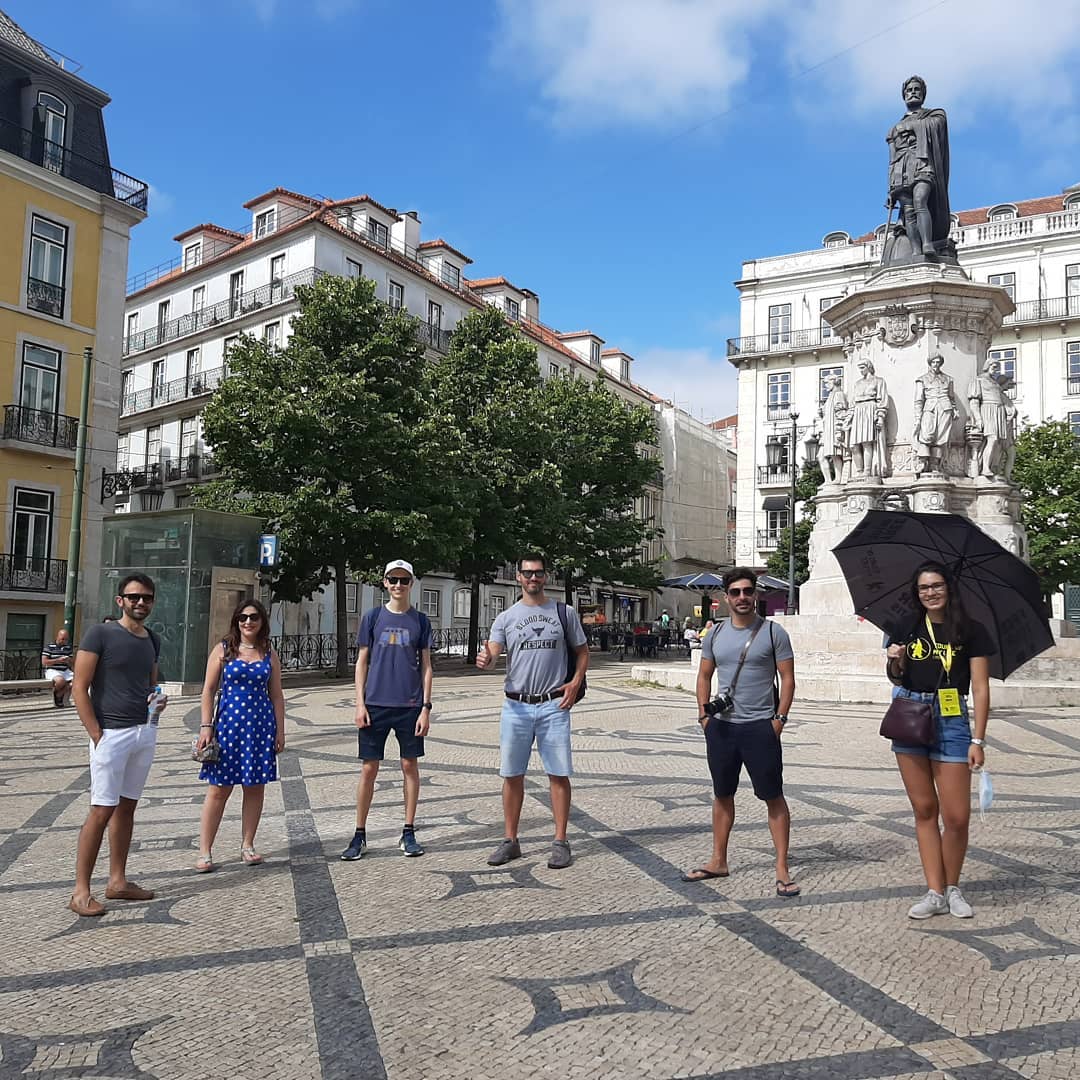 Restarting after Covid-19 lockdown means smaller groups, more distance between participants, using mask at some mandatory places along the tour... but also means hope, courage and overwhelming happiness to be back on the streets of the beautifull city of Lisbon. 😍😎 Here is our first group post-confinement! 👌👏💪🥰🥳 #toursofmylife #lisbon #lisboa #europe #tours #freetours #beautifulpeople #everythingwillbeok #keepcalmandcarryon #staysafe #happiness