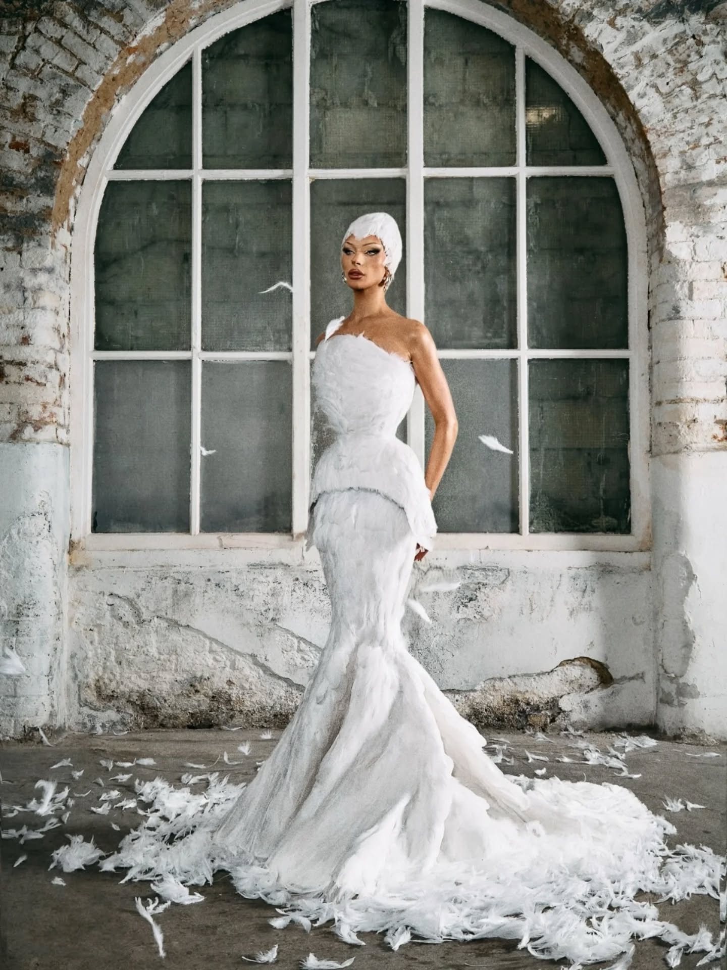 My perfect Swan 🦢
The absolutely stunning @smintydrop in full @misty_couture bridal fantasy, feathered by the amazing @natashajmoseley ✨
Incredible images & BTS @jjvizualz
Lighting & assistance @visionarhi_ @nickbl.photography
Swan concept @sminty & @bibartis
#dragraceuk #corsetry #bridalcouture #bridalwear #corset