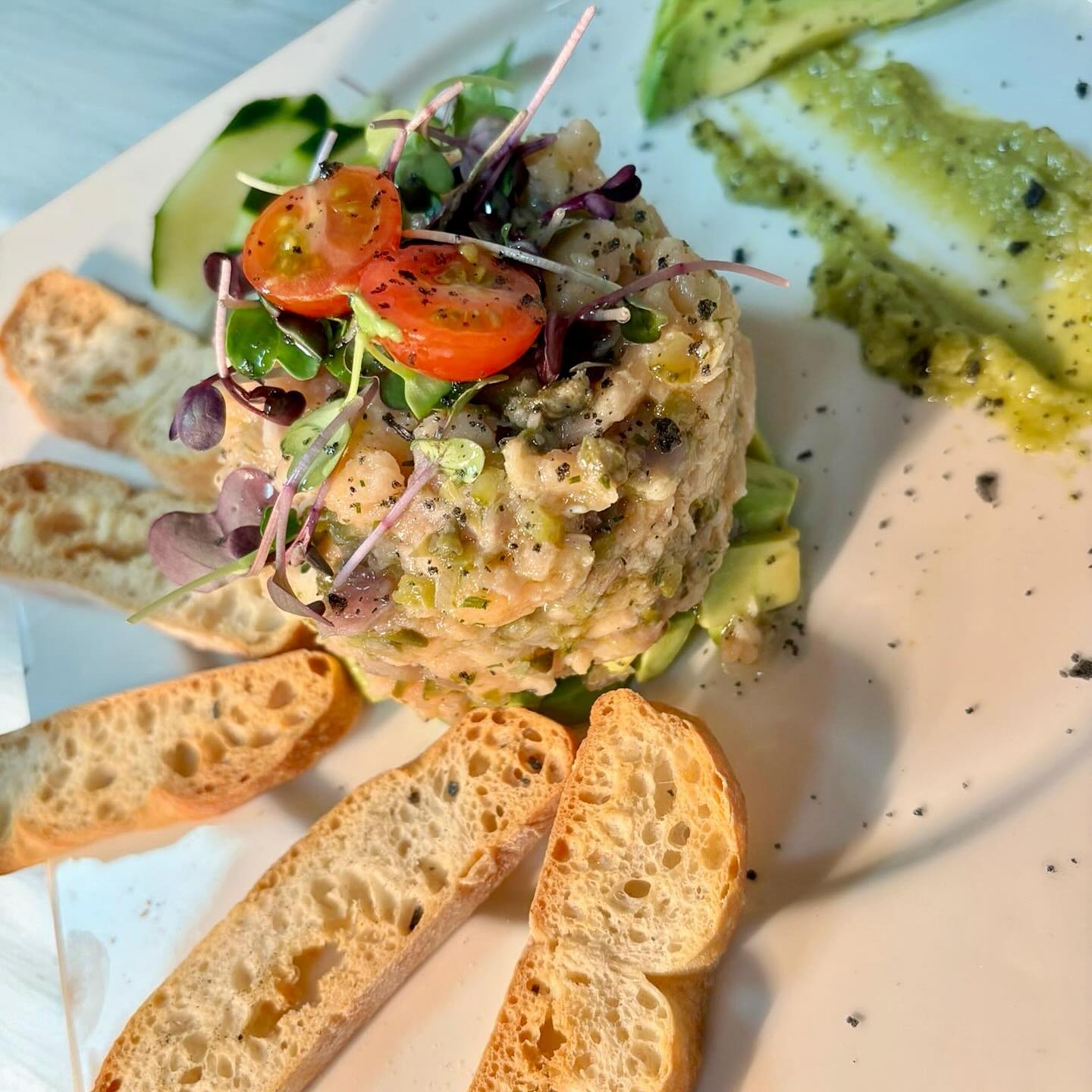 ✨ Descubre la frescura en cada bocado: prueba nuestro tartar de salmón y aguacate 🥑🤤
#tartardesalmonyaguacate #tartar #restaurantgaudigolf #food
