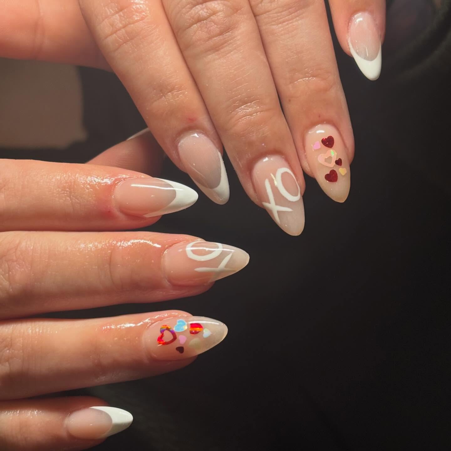 xoxo 💋 #acrylicnails #hearts #nails #frenchtip