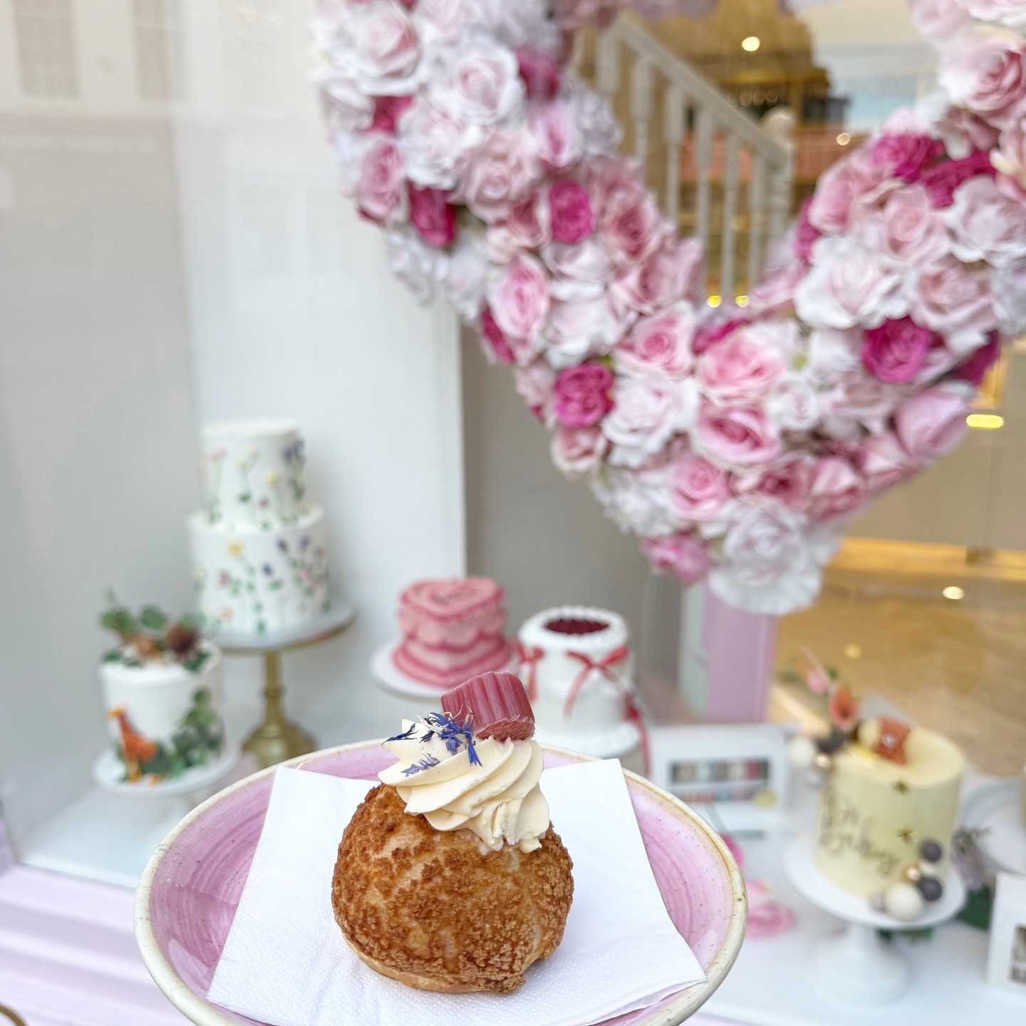 🌟 NEW CHOUX 🌟
Rhubarb & Custard
Our crisp golden choux, filled with Crème diplomat & rhubarb compote topped with chantilly cream & confit rhubarb.
This is one not to miss!