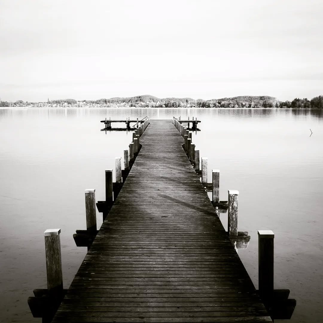 See Studie V
.
.
.
.
#fujixseries #fujix100v #fujifilm #fujifilmde #35mm #fujifilmfeaturetime #wörthsee #bokeh #fineart #fineartphotography #fineart_photobw #finearts #fineartphotographer #palaceoffinearts #fineartist #fineartphoto #see #lake #water #steg #blackandwhite #bw #winter #autumn #fujifilm_global #waterworld #ishootfujifilm #bhop_photography #monochrome