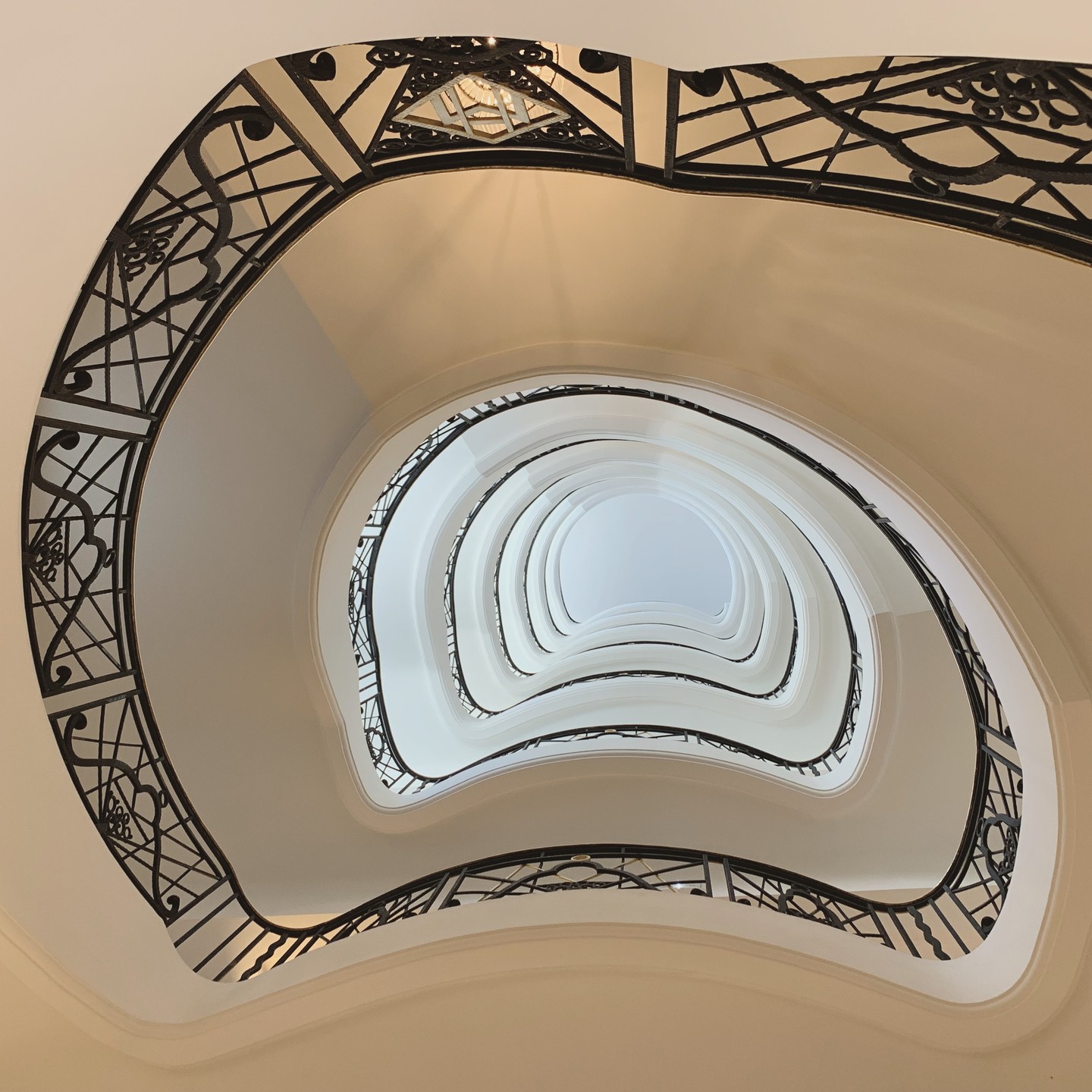 'In everyday design, architecture, art and interior design, movement is an important force that creates excitement.
#lucyvictoriadesigns #interiors #interiordesign #homedecor #homestyle #howtodesign #designideas #interiorideas #colours #textures #designer #designinspo #styleideas #LVD