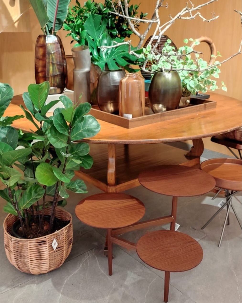 Pensando em mudar alguns objetos da sua casa em 2026 ? Olha essa produção que encontramos na @divinoespacodecor .
Que tal? Não precisa reformar , quebrar .. se quiser também fazemos .. mas com algum olhar apurado conseguirá um grande efeito .
#larcomalma
#producaodeinteriores
#casadecorada
#objetosdedecoração
#designdeinterior