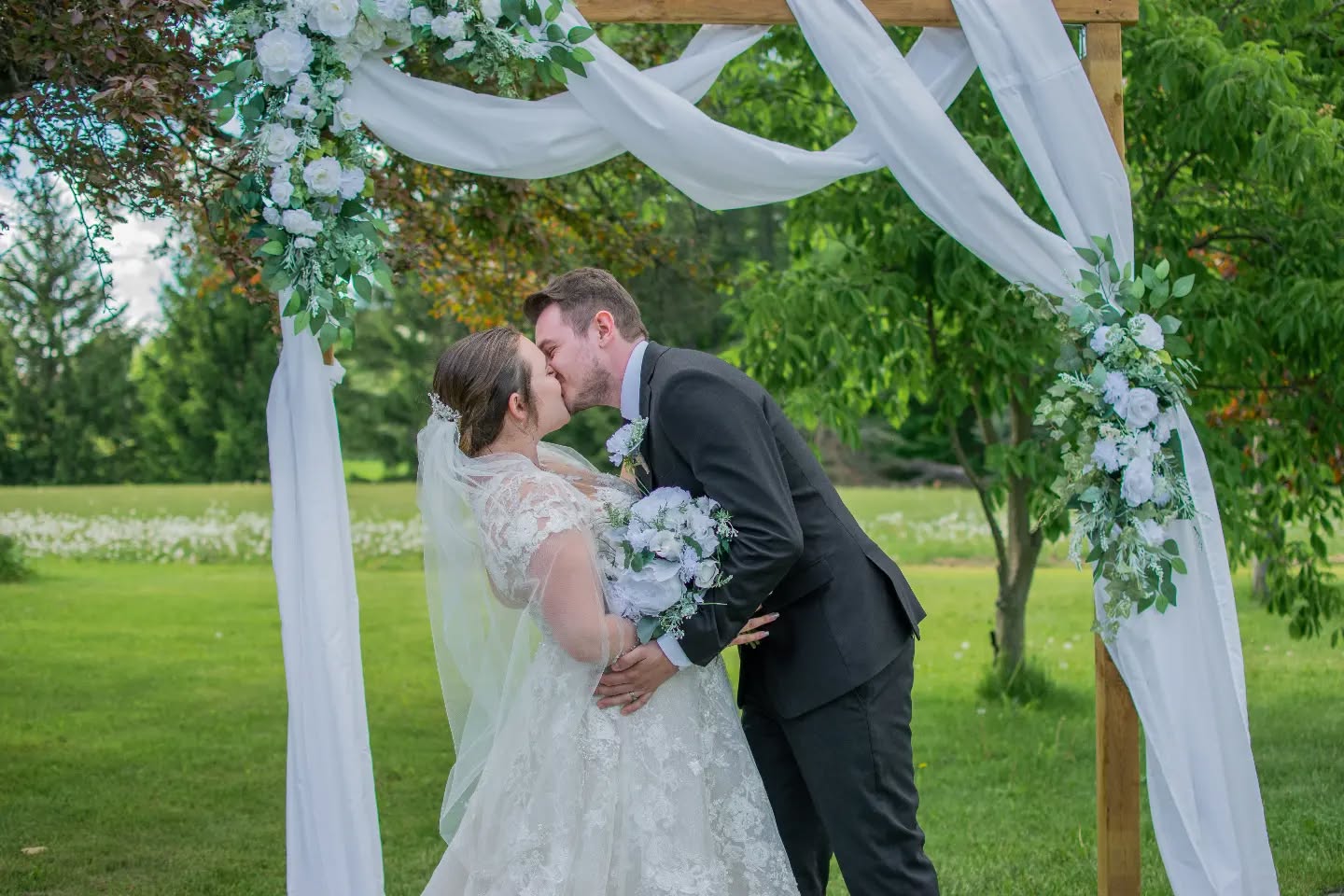You may now kiss the bride! 💋
•
•
•
#weddingphotography #wedding #gtaphotographer #gtawedding #backyardwedding #springwedding #bridesmaids #bride #ido #theysaidido #love #sisterinlaw #littlebrother #groomsmen #weddingdetails #detailshots #firstlook #brideandgroom