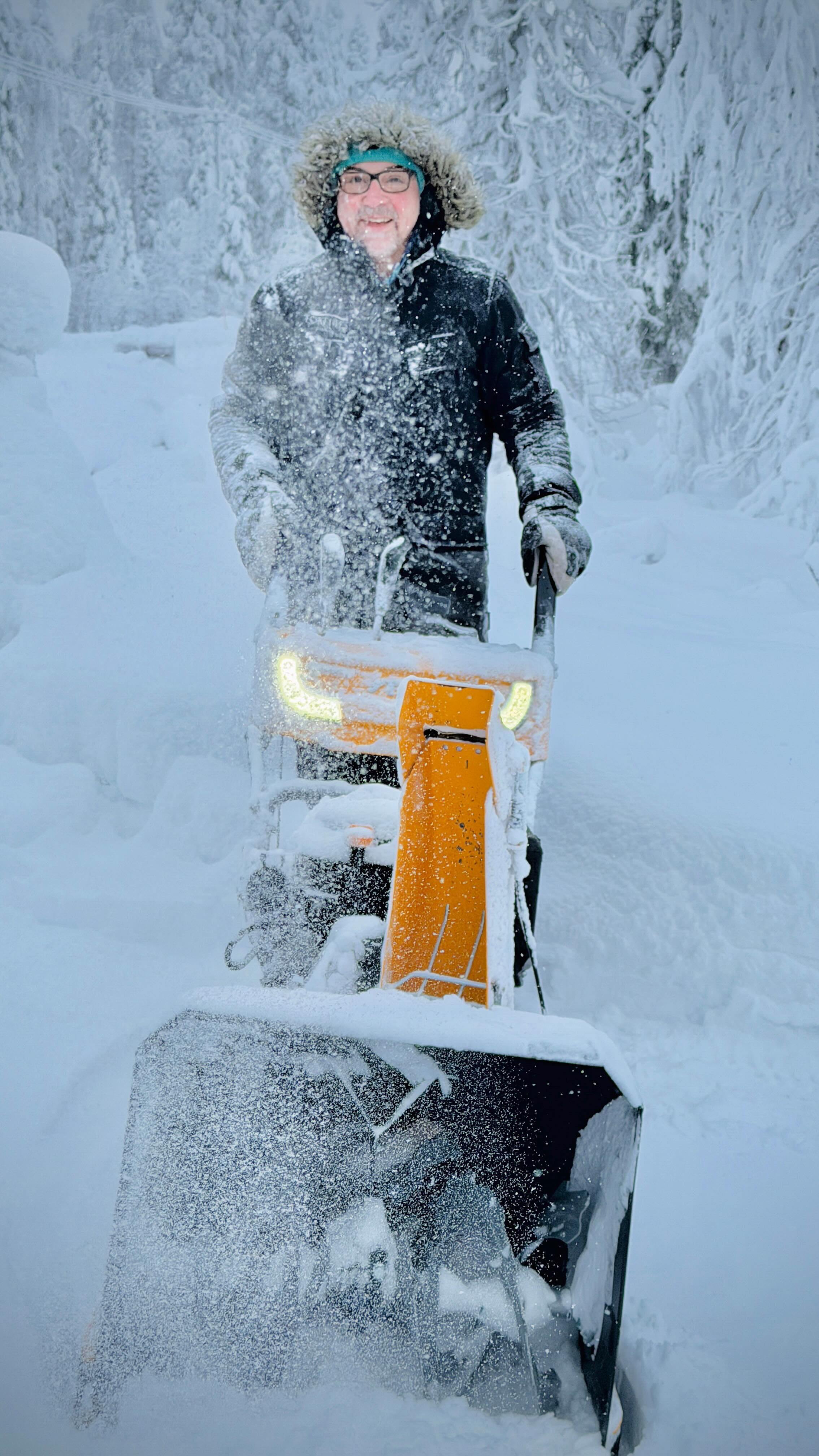 Paul mentioned a few days ago that he might do the snow dance. He didn’t because he was not ready for more snow work. But snow came anyway😂❄️
#visitlapland #levilapland #finnishlapland