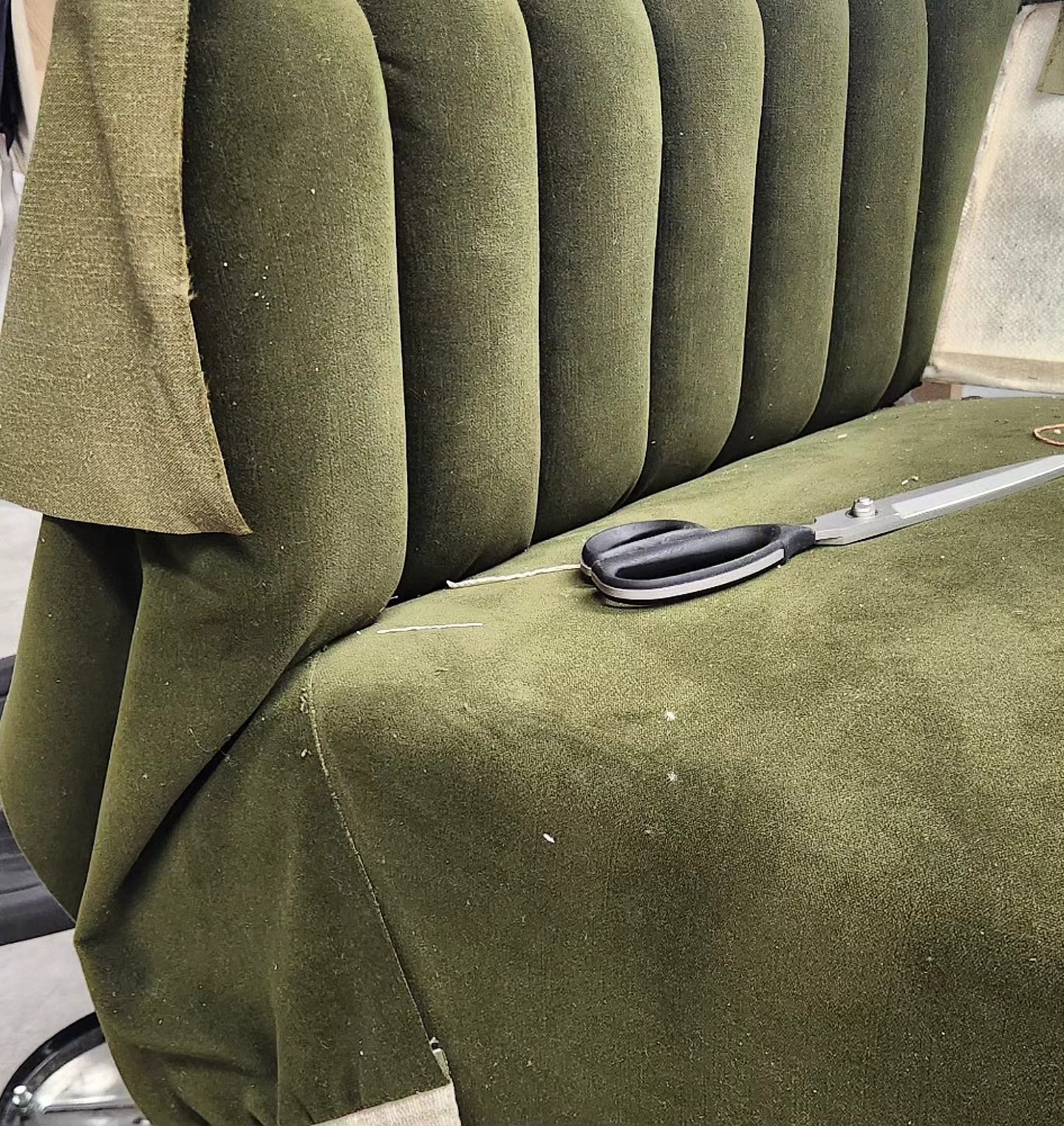 | ON THE B E N C H |
Another piece for our upcoming line:
Channeled inside back, being done for our showroom in a luscious green velvet I want to make snow angels on ☃️
.
.
.
#custominterior #custommade
#customfurnituredesign #customfurniture #customsofa #customupholstery #upholstery #mifl #interiorinspo #nyinteriordesign #bucksinteriordesign #philadelphiainteriordesigner #phillyinteriordesign #philadelphiainteriordesign #njinteriordesign