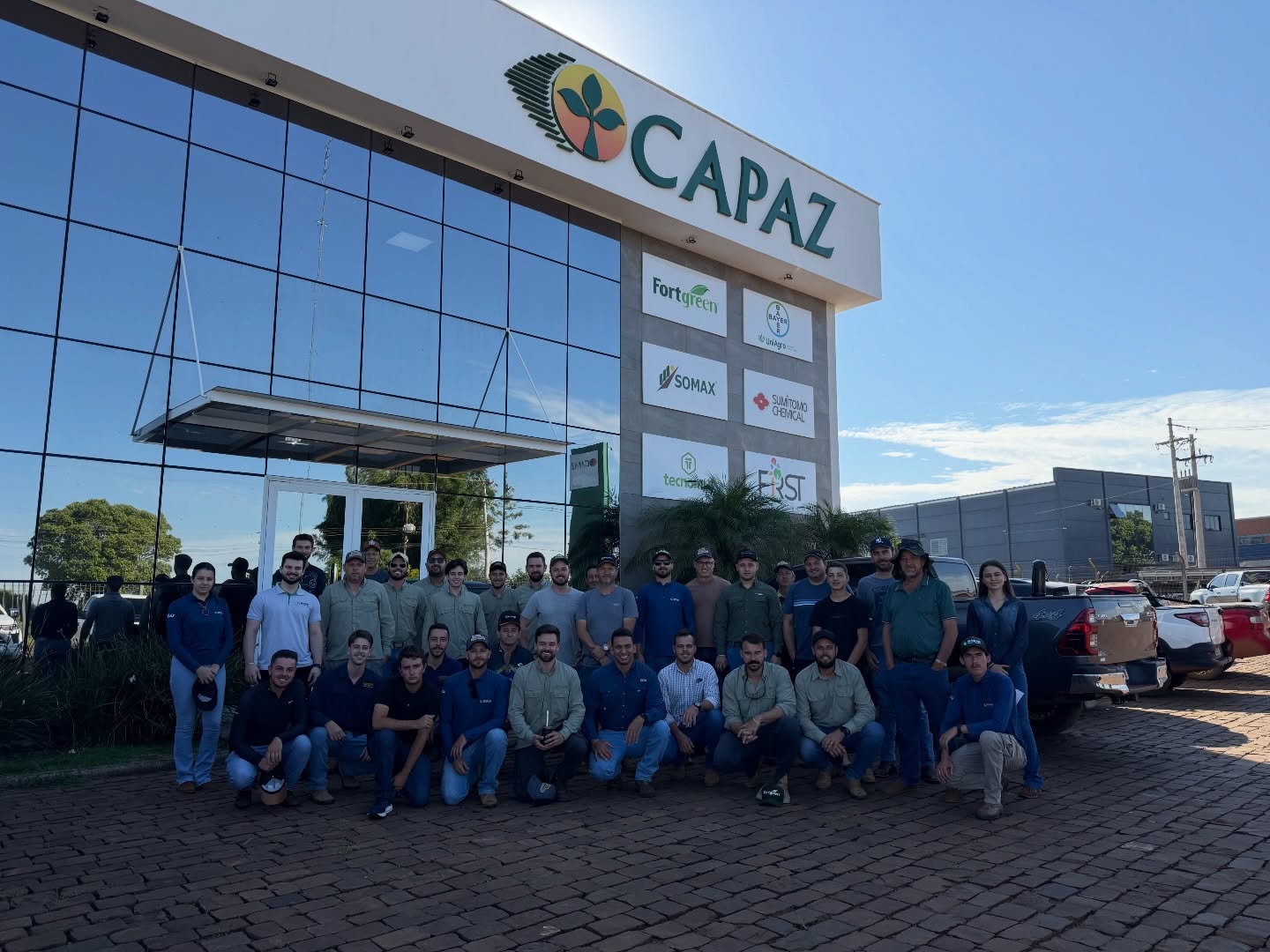 Hoje o nosso Rally Capaz começa com um propósito claro: estar no campo, ao lado de quem faz tudo acontecer.
Mais do que estrada e tecnologia, é sobre presença, parceria e compromisso com cada agricultor que confia no nosso trabalho.
Seguimos acelerando produtividade, fortalecendo resultados e construindo, juntos, um futuro mais forte para o agro. 🚜⚡
#RallyCapaz #CapazNoCampo #AgroForte #ProdutorRural #Agronegócio