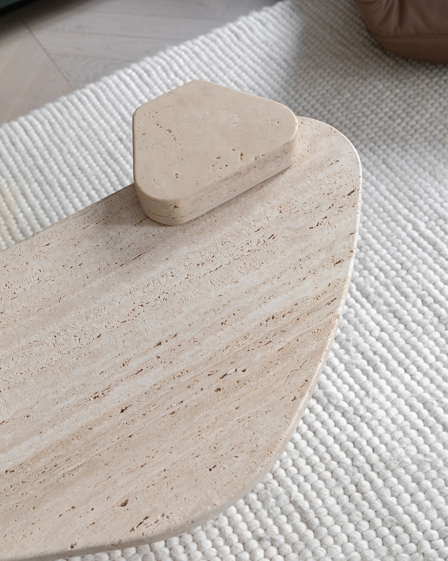 TRAVERTINE 〰️🤍
..............….……….…......................................
.
. TRÉVISE 📸
.
. Rénovation complète d’un appartement de 67m2, Paris 9ème.
. Une alliance de bois, de pierre, et de contrastes.
.
.
@latelier55_officiel
©️@bc.ateliers 📷 @bcdfstudio
.
.
.
#flat #architectureinterieure #art #designinparis #photoshoot #photoofthedays #paris9 #architecture #design #table #tablebasse #craft #crafttable #shooting #charles #interiordesign #wood #design #picoftheday #tabletravertin #parquet #igparis #igdecor #sejour #architectureinterieure #travertin
#architecturelovers #bcateliers