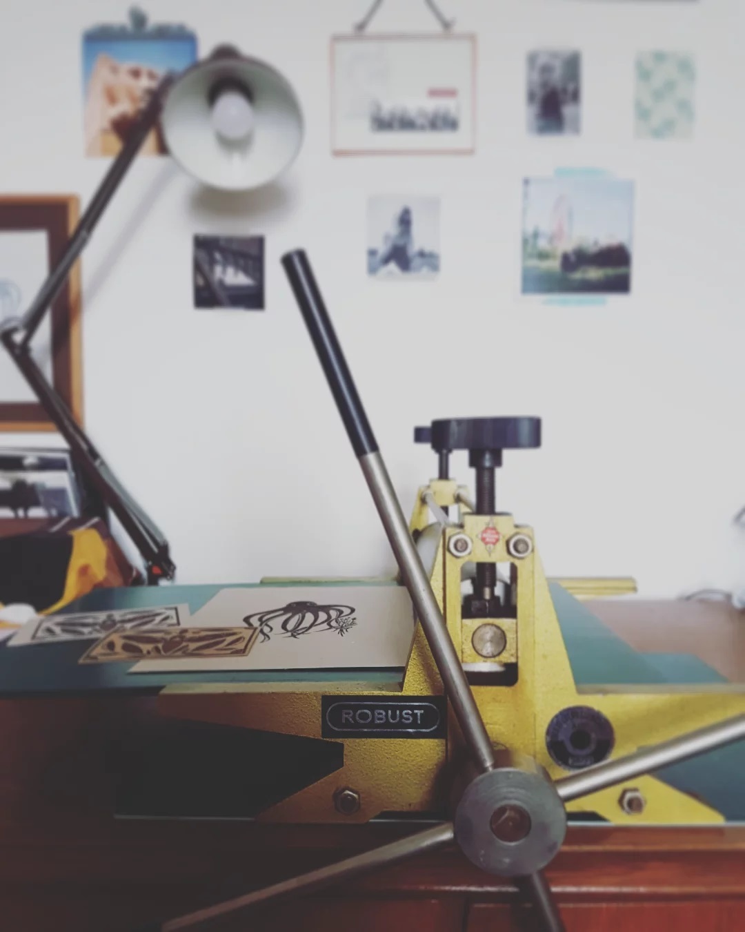 Got myself a cute little printing press today. Absolutely loving it ❤
#printinglove #printmaking #linocut #printmakersofinstagram #robust #etchingpress