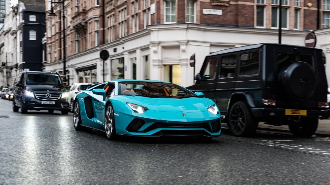Lamborghini Aventador S Roadster by the amazing Paul O'Sullivan (Supercar Stalker)
#Lambo #Lamborghini #Aventador #roadster #automotive #supercar #hypercars #blue #exotic