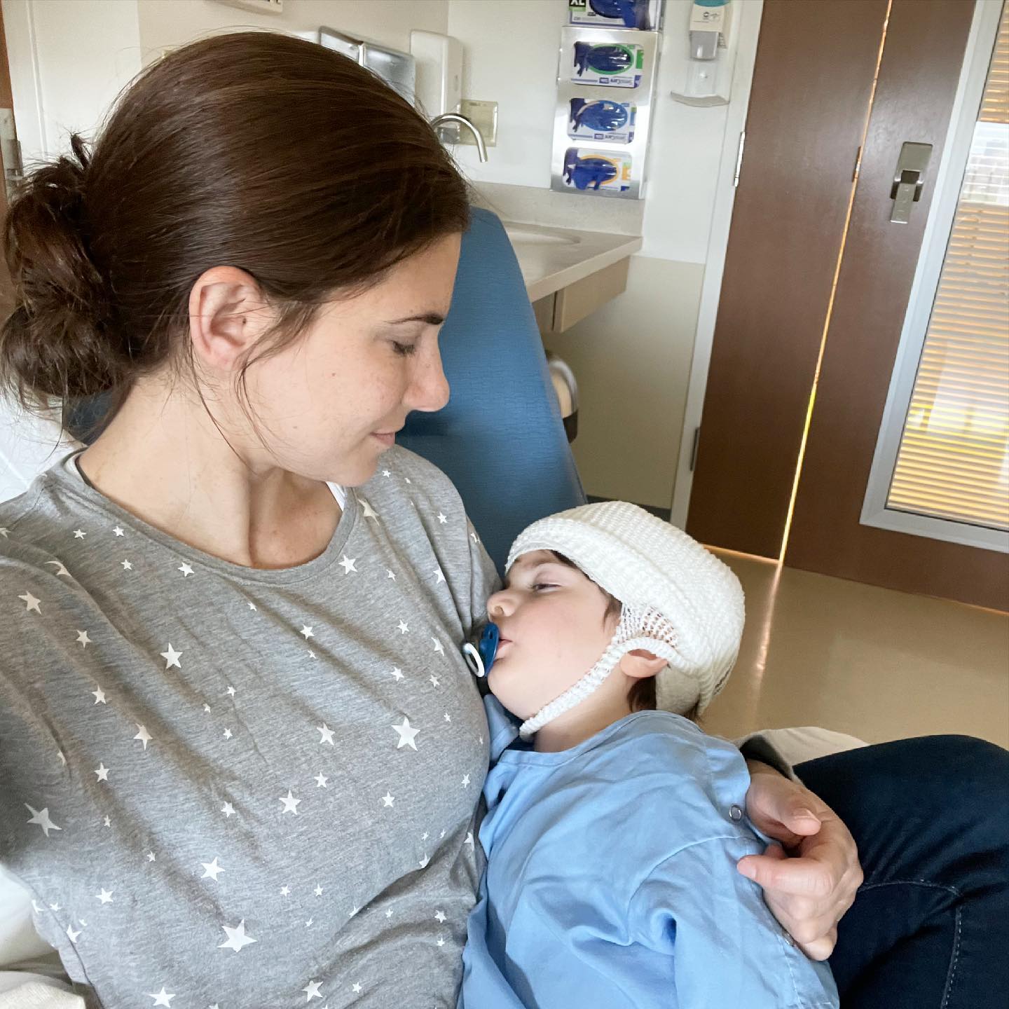 It’s been 24 hours post gene therapy. Josh had a few bottles of mother’s milk, a little banana- (his favorite), and a lot of cuddles... but he mostly just wants to sleep.
He is wearing a head bandage, because Josh likes to move a lot! It provides some padding to protect the surgical sites.
His vitals look good and he’s been stable! Thank you for all the prayers and love 💕. #savebennyandjosh #curecanavanfund #genetherapy #medicalmiracles