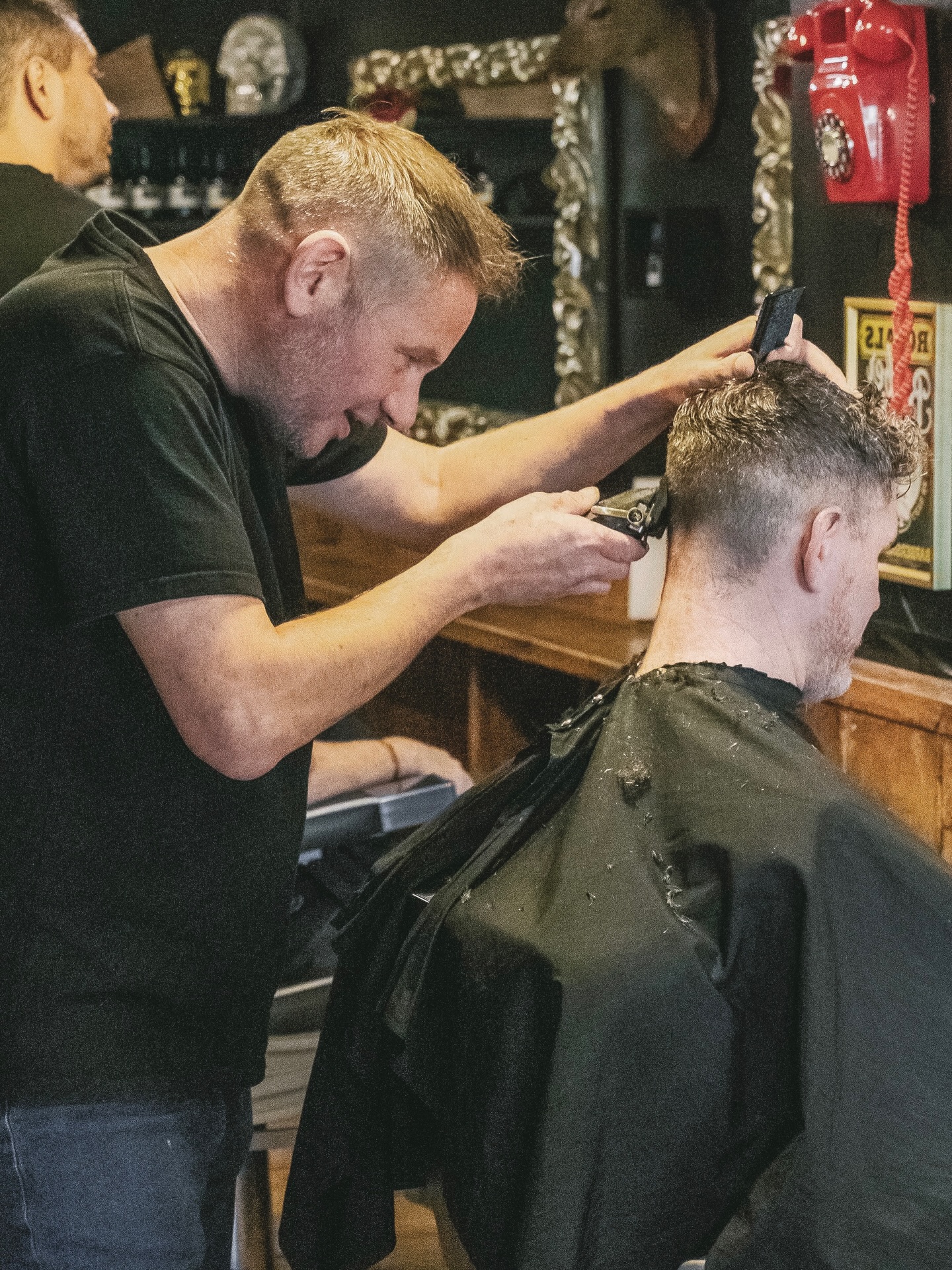 Short Back & Sides - The most popular men’s haircut for a reason.
Clean around the back and sides with a gradual fade, finished with length on top for easy styling. Sharp, low-maintenance, and versatile!
A timeless cut that never goes out of style.
#barbershoproyals #royalsbarbershop