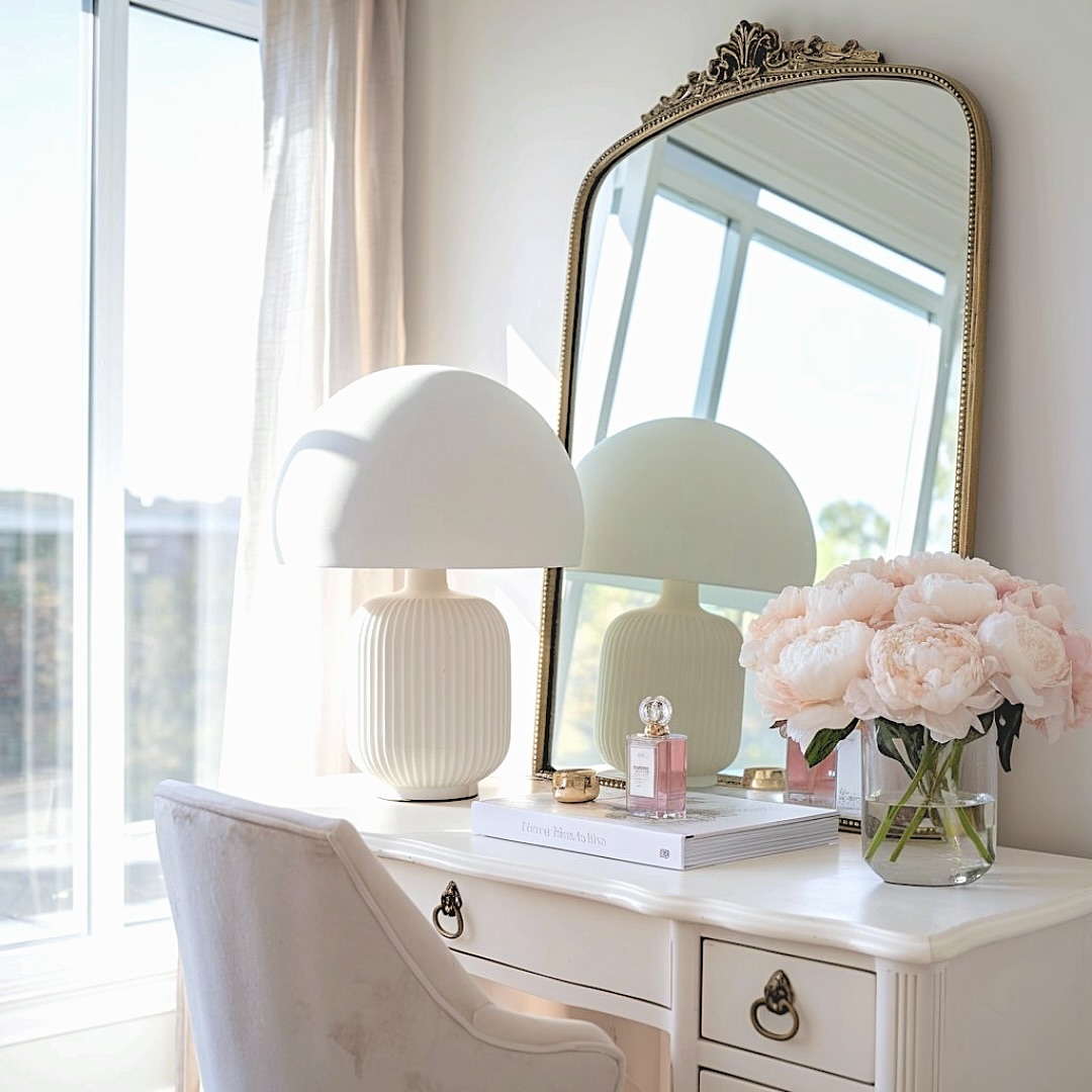 —————-✨Elegantly 🩷 Chic✨-—————
What’s not to love here ;Beautifully designed bright, elegant space, a French-inspired vintage table with graceful curves and an ornate mirror creates a chic, minimal dressing corner. Muted tones, fresh blooms, and subtle gold accents add modern flair, balancing vintage charm and sophistication.🩷
#elegantstyle #frenchmodern #parisianflair #dressingroom #dressingroomdecor #dressingroomdesign #elegantinteriors #elegantinterior #roomstolove #design #interiordesign #explore #home