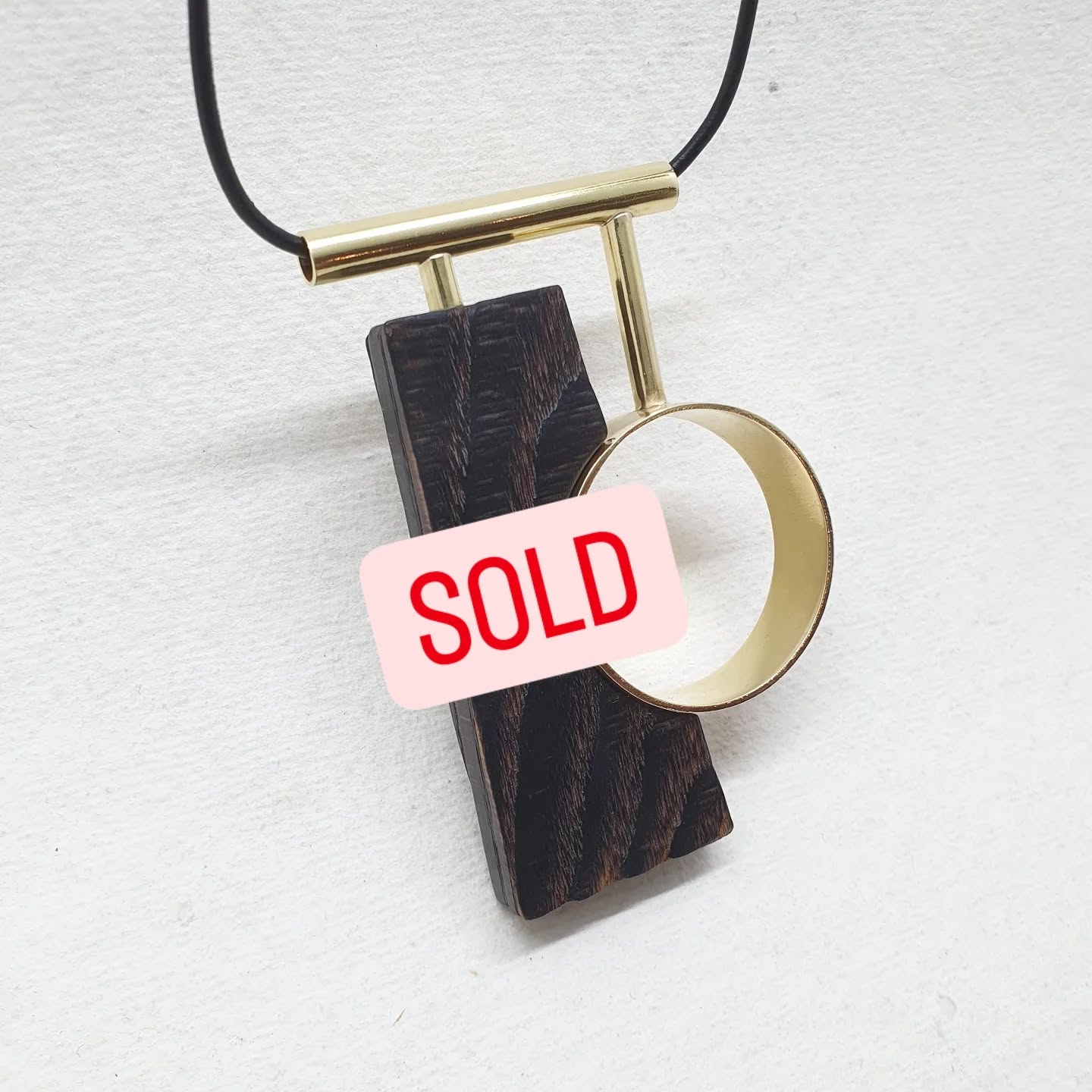 Commissions finished, pieces being sold... Christmas is almost here! There are a few earrings left for little prezzies. Come grab local, handmade, unique, meaningful gifts at Divinity studio @redmondevejewellery in the @manchestercraft Manchester Craft and Design centre.
Or @bluecoatdisplaycentre if you're in Liverpool, if you're lucky they might have a brooch or necklace left too.
#buyhandmade #shoplocal #handmade #jewellery #jewelry #wood #shousugiban #brassjewellery