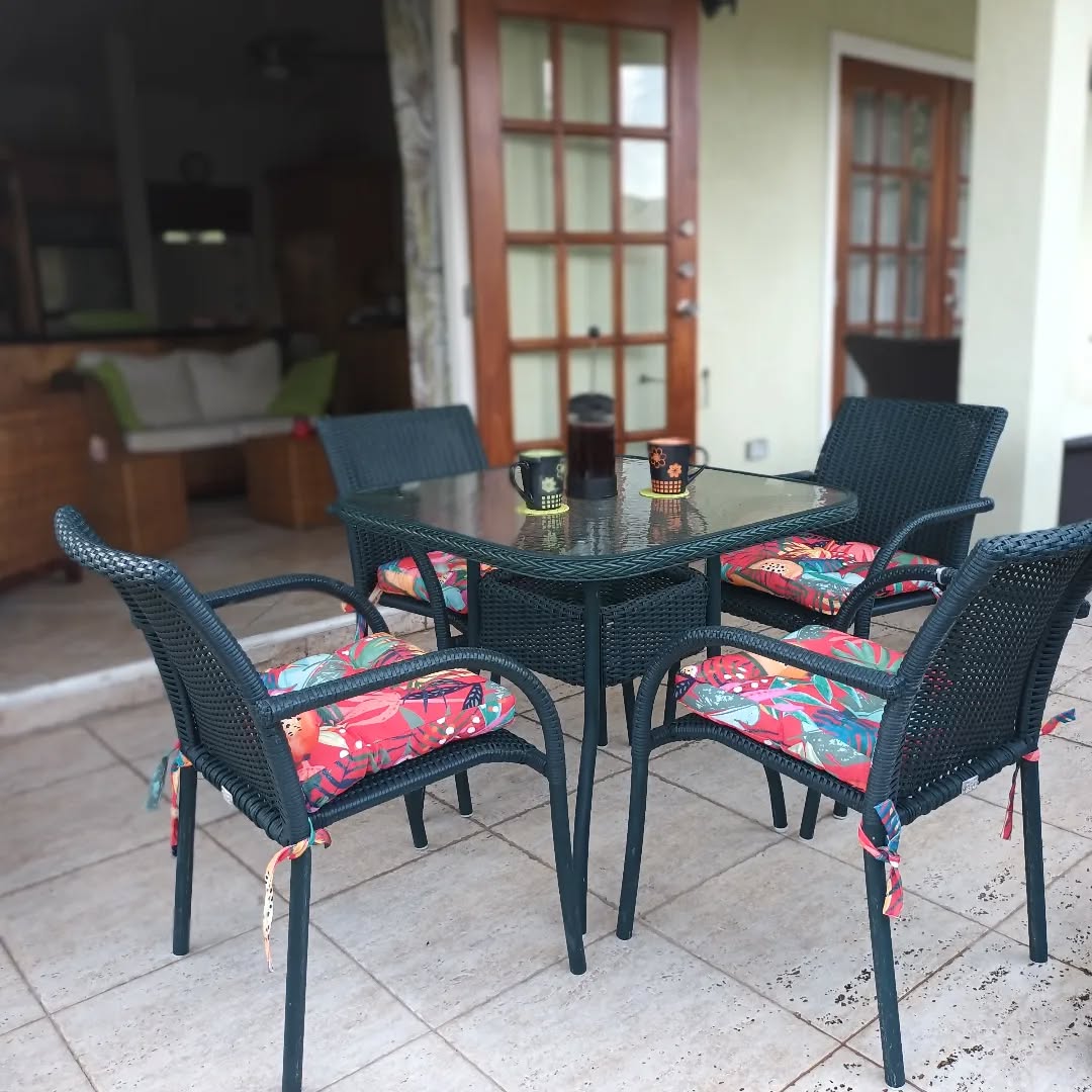 New Cushions for the New Year! The tropical prints are full of Carizma 🌞
#carizmavillabarbados #speightstown #barbadosholidayrental #barbados