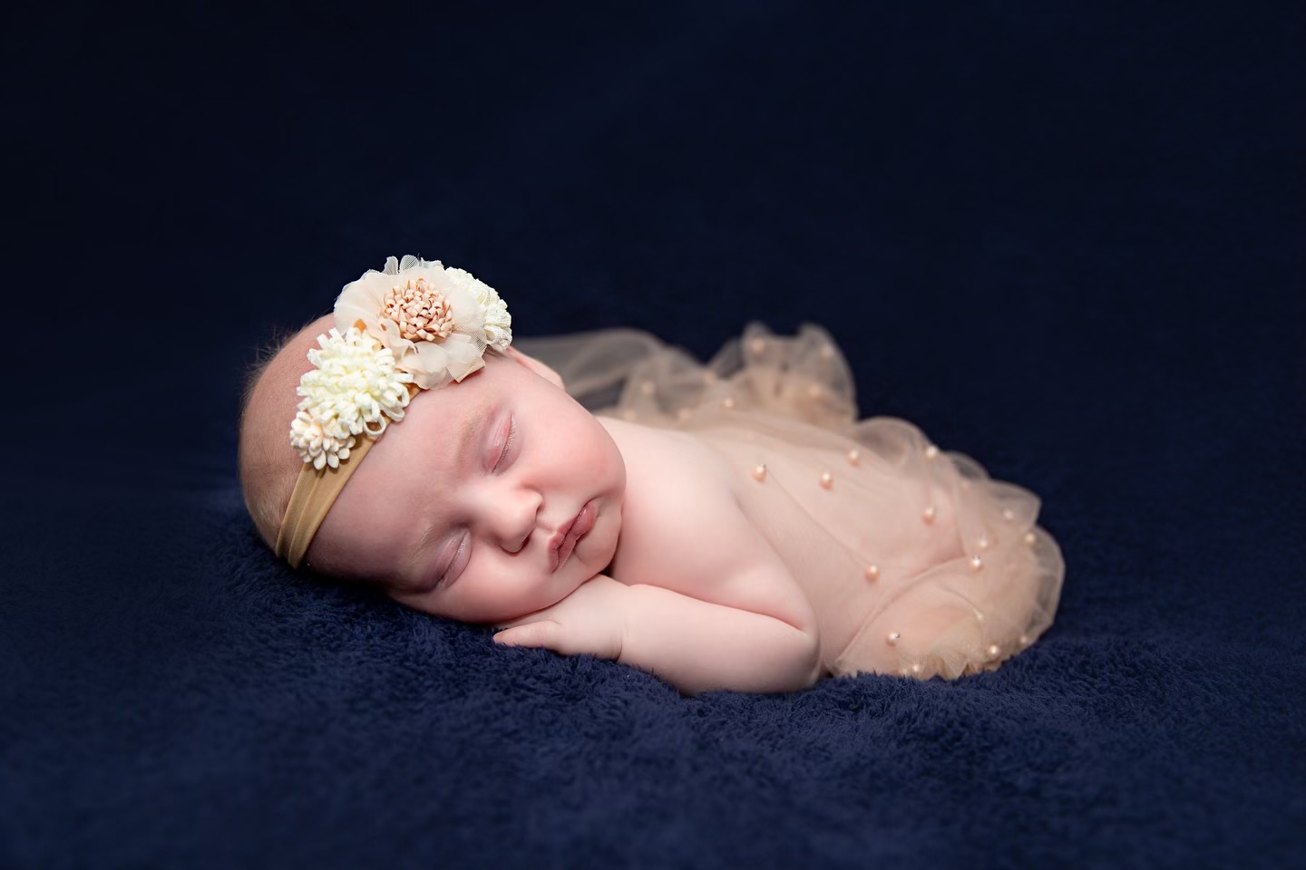 I had the pleasure of shooting little Poppy earlier this month. She was such a cutie and loved having cuddles. 🥰
.
.
#sjrichardsonphotography #newbornphotoshoot #newbornphotographer #bensonphotographer #familyphotographer #oxfordphotographer