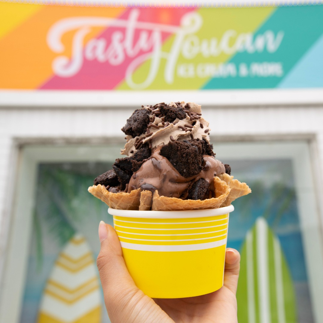 Today is National Chocolate Cake Day! Celebrate this epic day with a Holy Fudge Sundae or a Chocolate Lovers milkshake.
#ChocolateCakeDay #ilovetastytoucan #icecream #milkshake #kentisland #madeinmd
