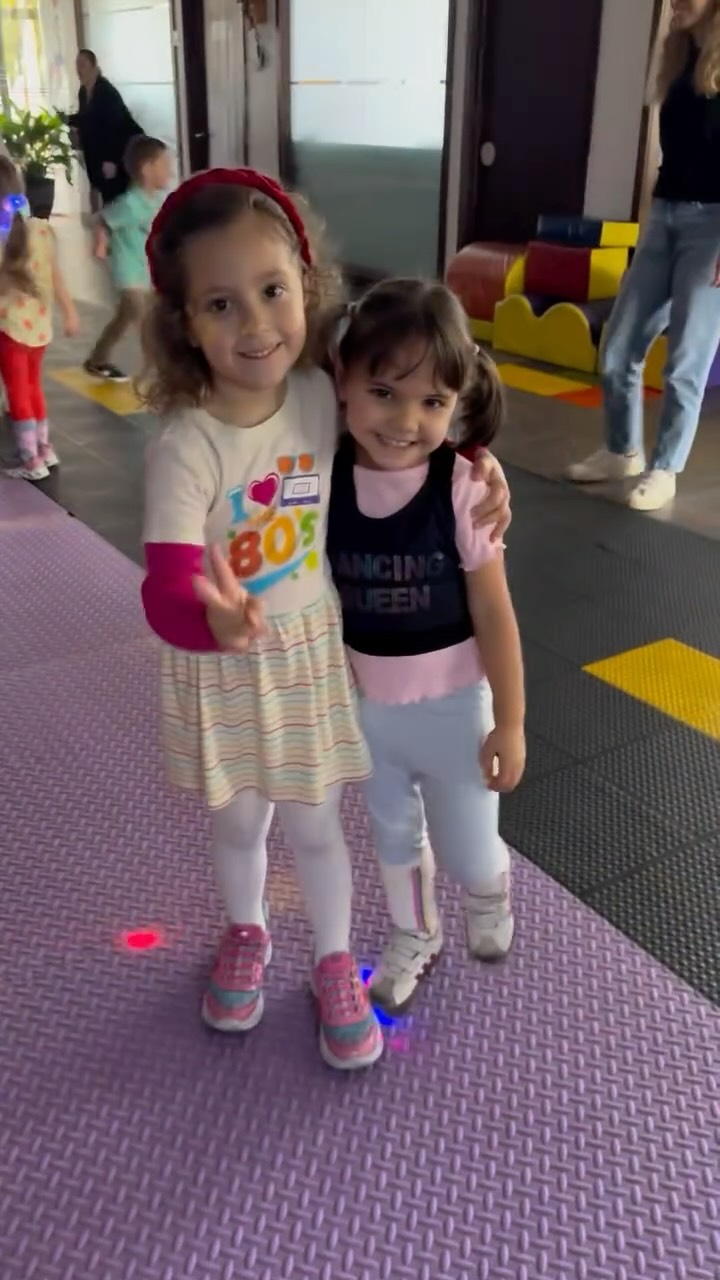 What a week! 💫
Spirit Week at Nana’s ended on a high note with our 80s celebration—great music, lots of dancing, and memories we’ll be smiling about for a long time 🎶🩷