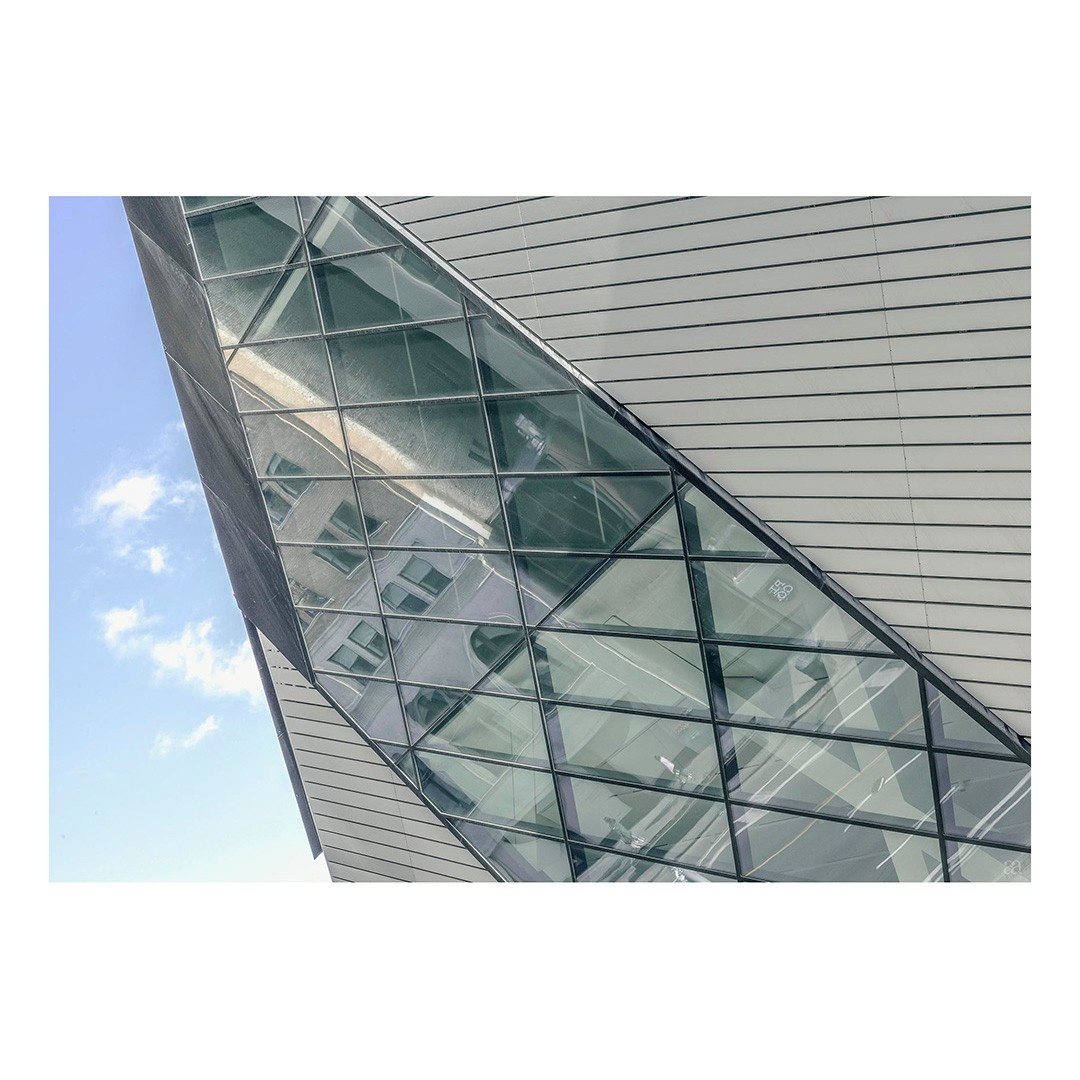 ...#toronto #ontario #royalontariomuseum @daniellibeskind @cityofto #architecture #architecturephotography #thecrystal #deconstructivism #placephotography #senseofplace