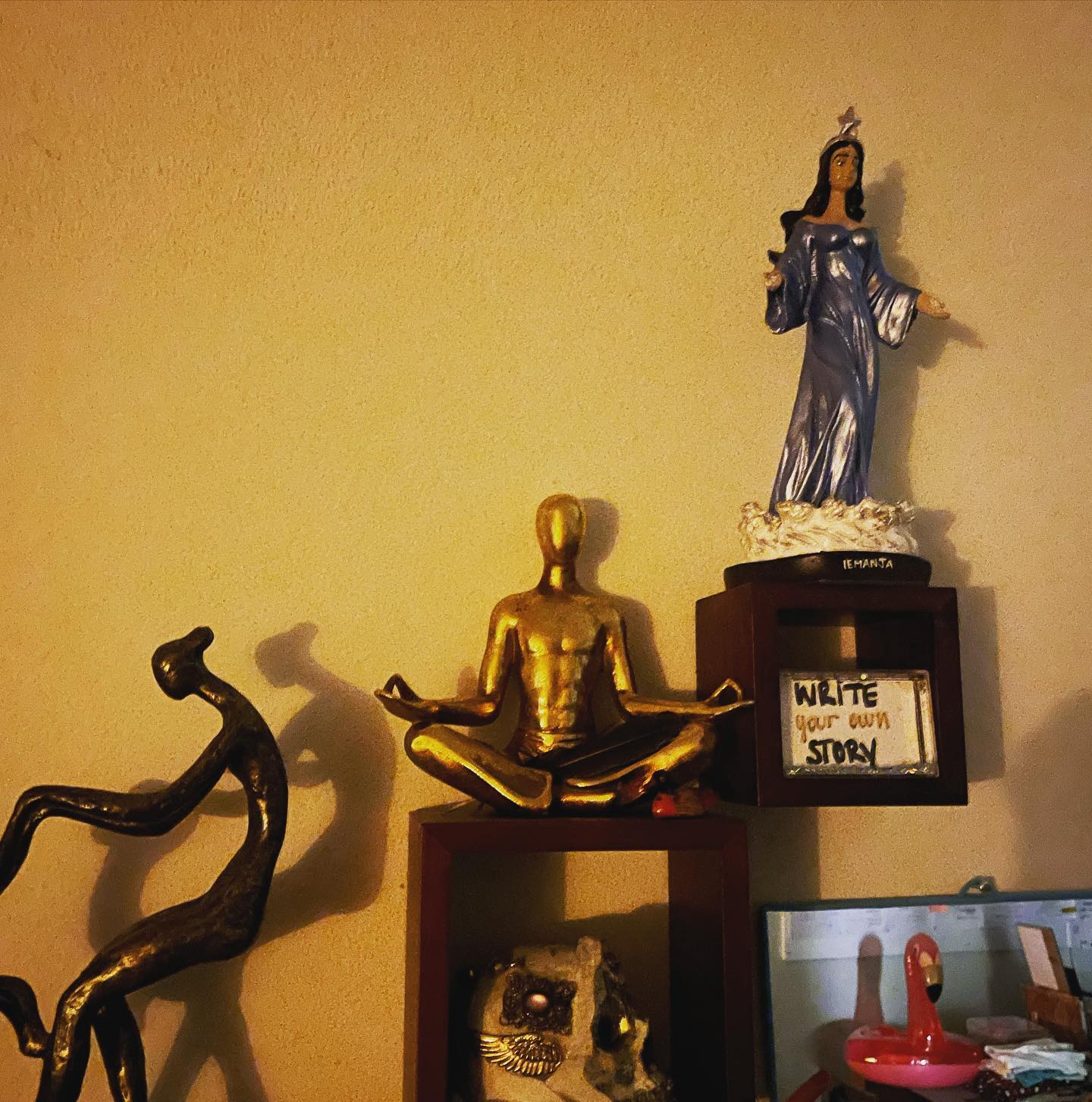 I got your soul to my advantage 💛💛💛🌀🌀🌀
#widowaf #grief #love #posttraumaticgrowth #create #art #iemanja #yemanja #meditate #raise #details #shadows