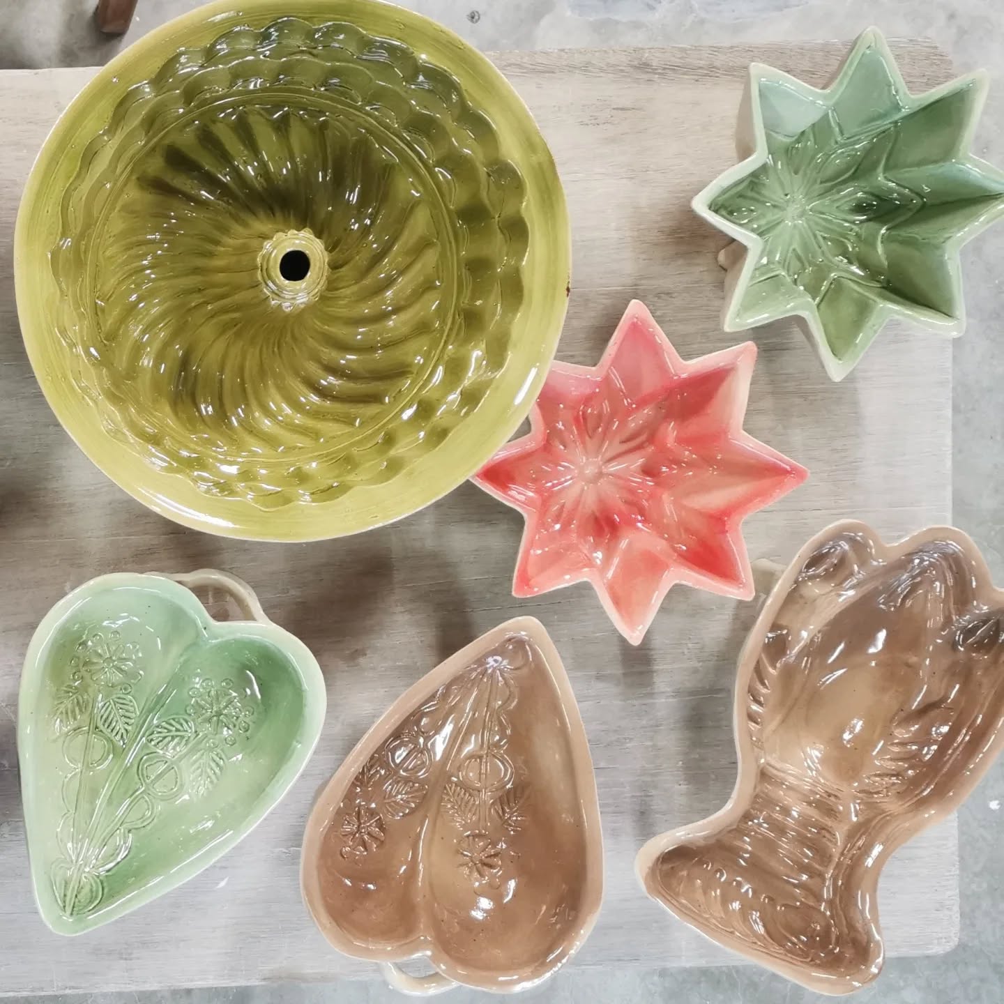 Quelques moules à gâteaux qui viennent remplir les étagères du magasin, ils sont également disponibles sur le site en ligne :
www.poterie-wehrling.fr
#gateau #briochemaison #soufflenheim #alsacemylove #poterie