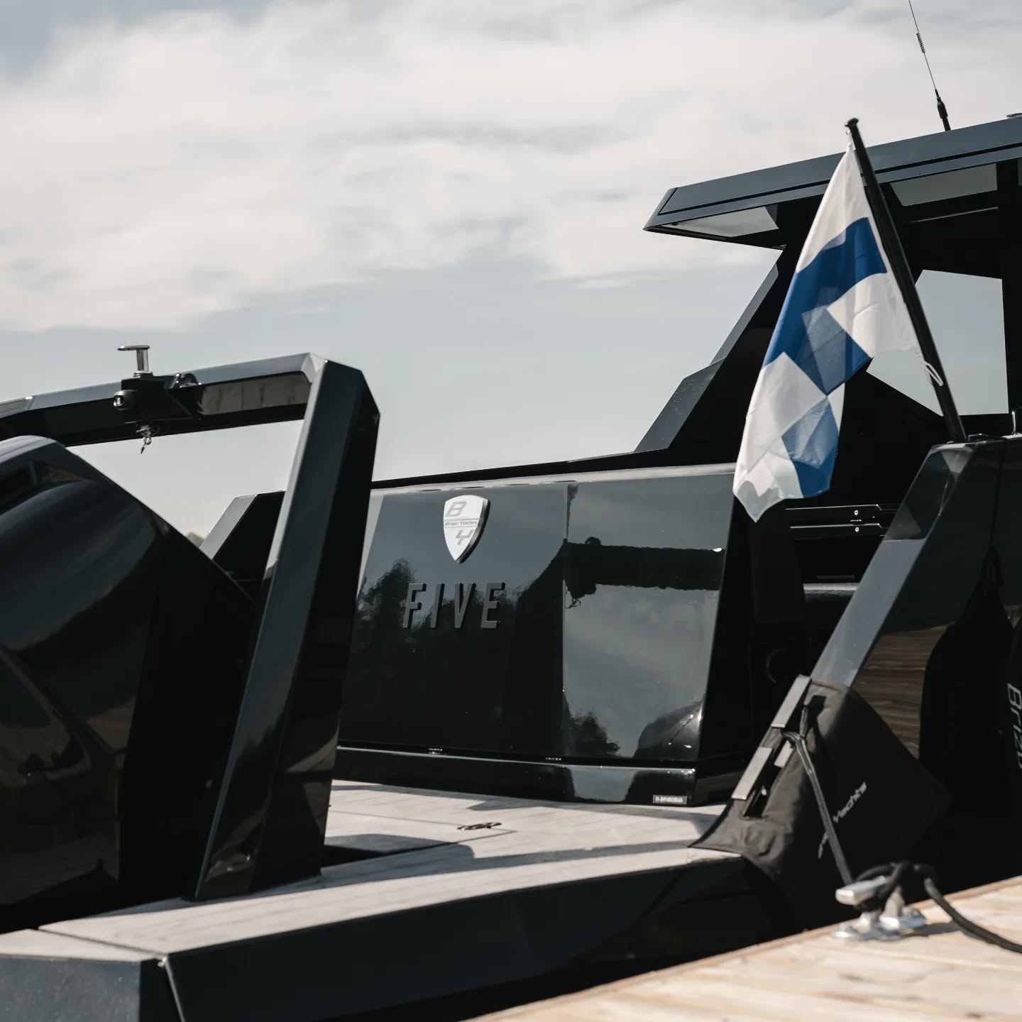 Brizo Yachts BY40SC OB
#brizoyachts #brizo #aluminiumboat #aluminumyacht #fastyacht #volvopenta #mercurymarine #garmin #luxurytoys #luxuryyachts #monaco #cannes #mediterranlifestyle #bigtoys #bigboystoys #mercurymarine #gentlemanschoice #gentlemansride #madeinfinland #v12600 #tr3media #esthec