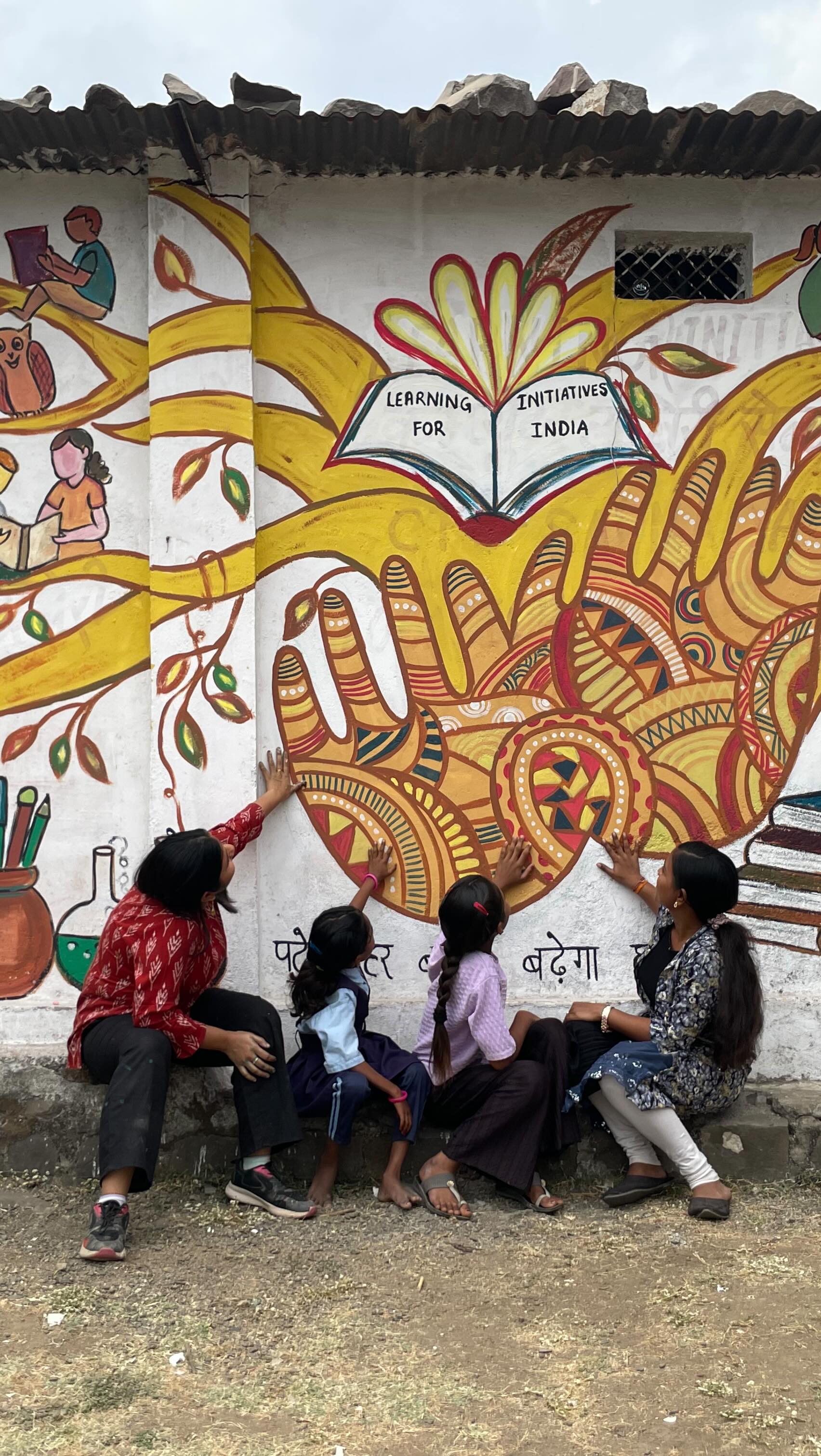 It belongs to us now 💛🎨🌈
@monikarathod3666
@learninginitiativesforindia 🦋🫶🙏
#anewpamapaints #anewpamatravels #artmanifestation #paintingwithcommunity #halfcenturyoflove