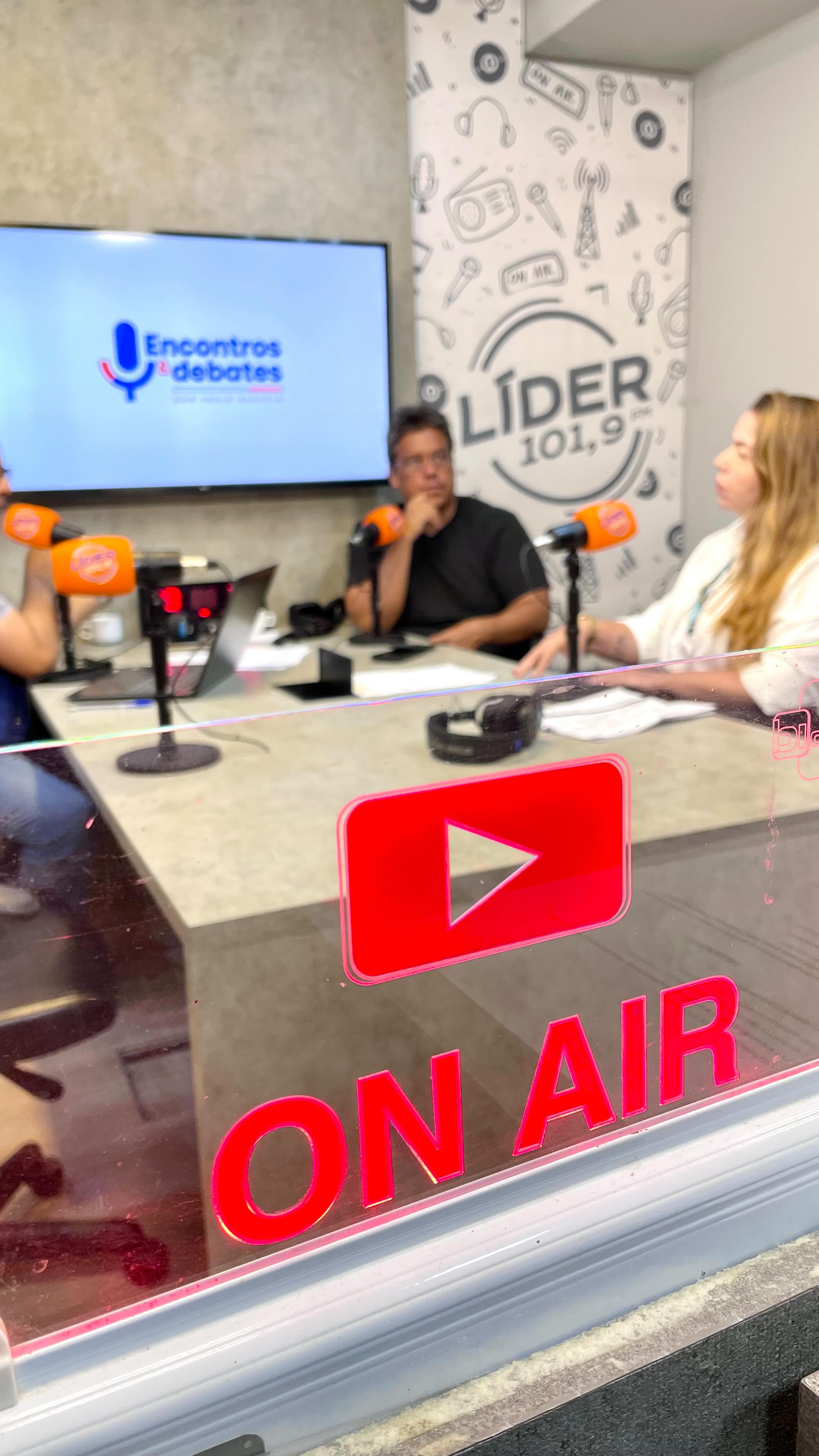 ROAD SHOW EM ARAPIRACA | A diretora da Agreste Saneamento, Ângela Lins, concedeu entrevistas à imprensa e falou sobre as vagas disponíveis para profissionais de Arapiraca e Campo Grande.
Confira os melhores cliques nos veículos Rádio Líder e TV Liberdade, com o jornalista Tony Medeiros.
#assessoriadeimprensa #jornalismo #algomais #comunicacao #coletivadeimprensa