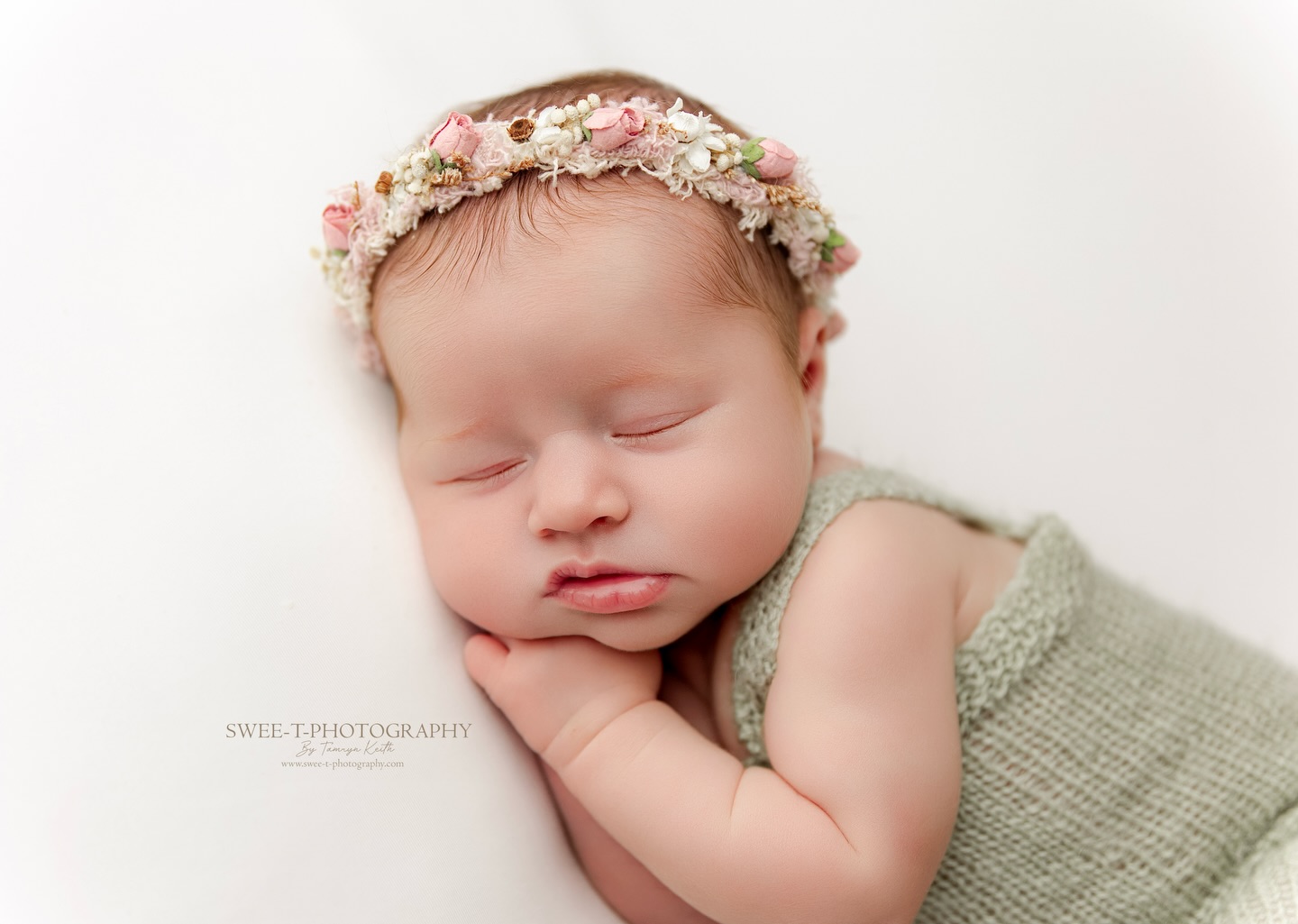 OLIVIA - 9 DAYS
Sweet little Olivia was such a delight to have in the studio.
-🤩Expecting a little bundle soon? 👶
Don’t wait until bub arrives! Book now.
Newborn Bookings are now open right through to September.
Secure your session with Barossa’s trusted newborn specialist photographer and let’s create something beautiful together.