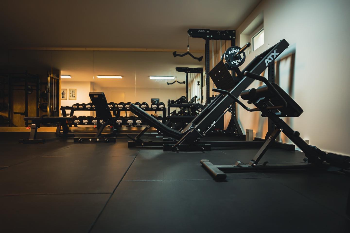 Sommer steht vor der Tür 💪🏼
Buche jetzt dein erstes Personal Training ! #Personaltraining #gym #fitnessstudio #fitness #PT #Fitnesstraining #summer #letsgetfit #muscle