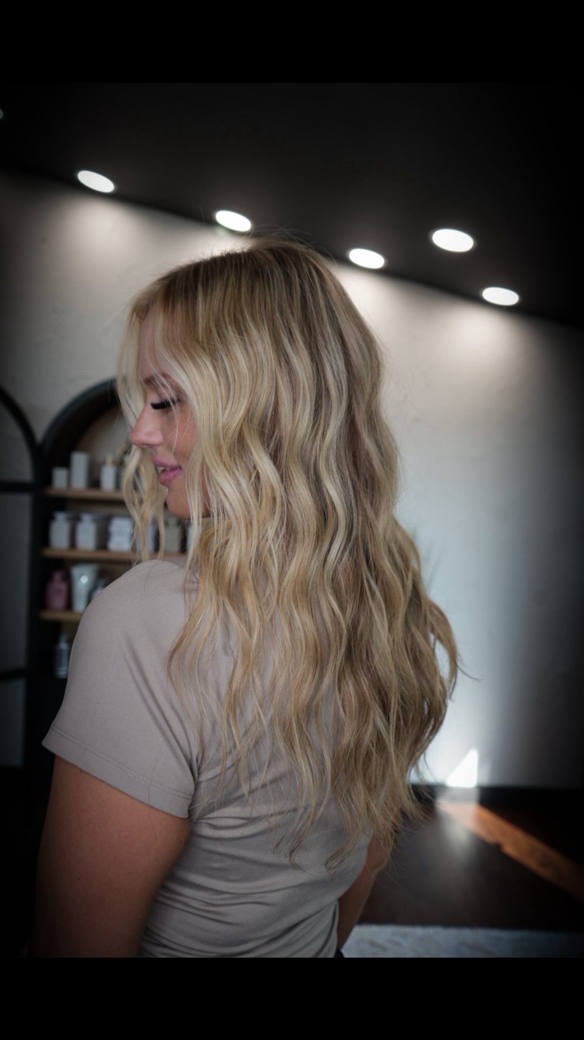 Great hair doesn’t happen in a single visit.
It’s built through consistency, communication, and a long-term plan, especially when hair extensions and color are involved.
When I work with extension clients, every step matters. The cut. The blend. The color. The way everything grows out over time. Nothing is rushed, and nothing is treated as a one-off appointment.
This is how seamless, natural-looking hair extensions stay healthy and predictable between visits.
That’s the Meraki standard ♡
Book your Meraki experience through the link in my bio.