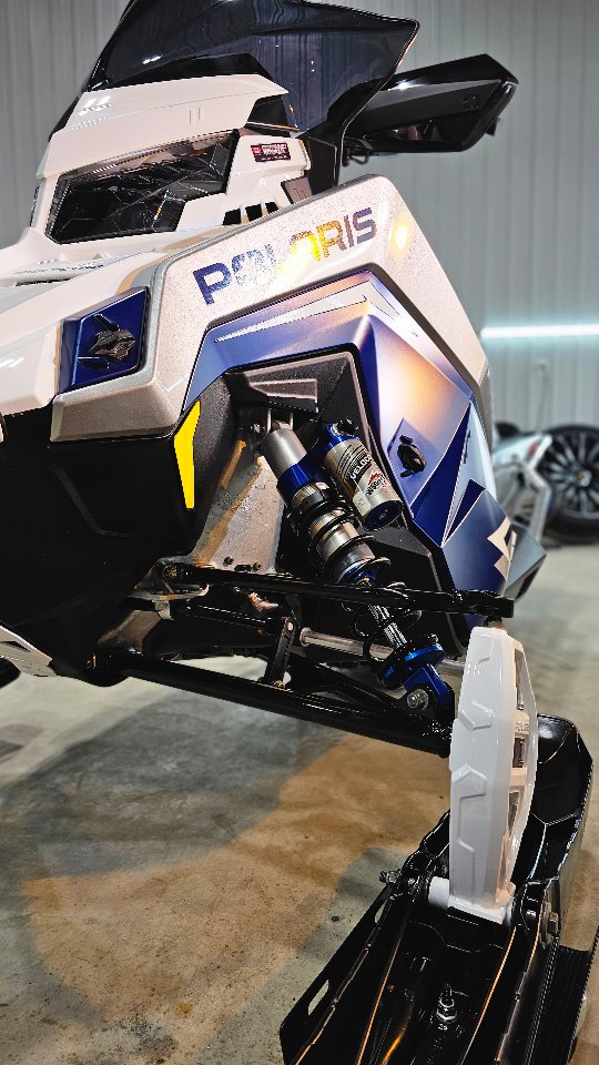 2022 Polaris Assault 850 in for some protective coatings.
What a year for sledding! Get out there and enjoy it folks.
❄️gloss plastic polished
❄️Cquartz Dlux on all plastics
❄️Dquartz Pro on all exposed metals and anodized parts
❄️Cquartz Pro to top everything off
@cquartzfinest
@polarisinc
@polarissnow