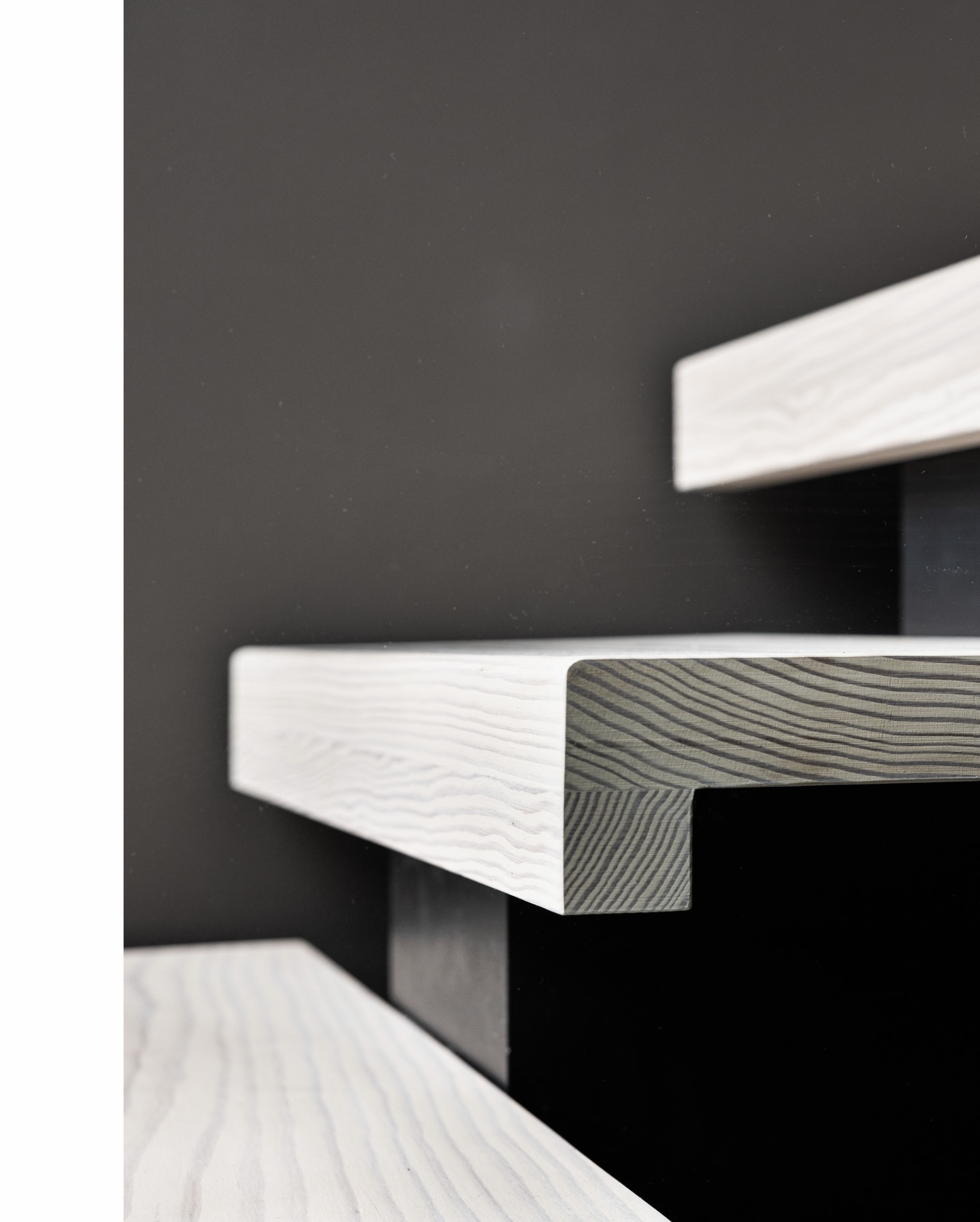 Details that matter 🤌
#staircasefriday #stairsdesign #modernstairs #trapp #modernehjem