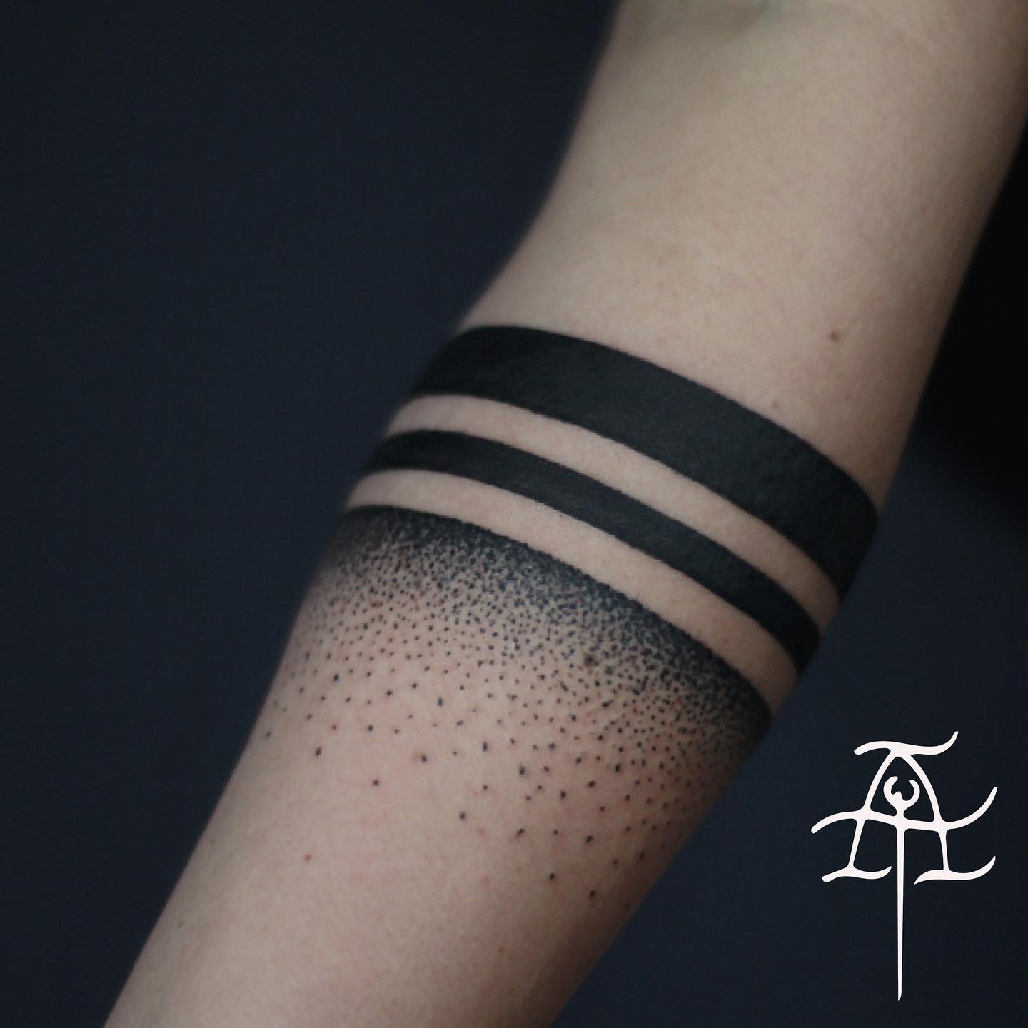 Freehand band. @pathfindertattoo #visalia #tulare #lemoore #fresno #tularetattoo #pathfindertattoo #visaliatattoos #fresnotattoos #aaronleroi #tattoo #blackwork #dotwork #lemoore #mandala #mandalatattoo #mandaladesign #mandalaart #mandaladrawing #dotworkmandala #dotworktattoo #blacktattooart #geometrictattoo