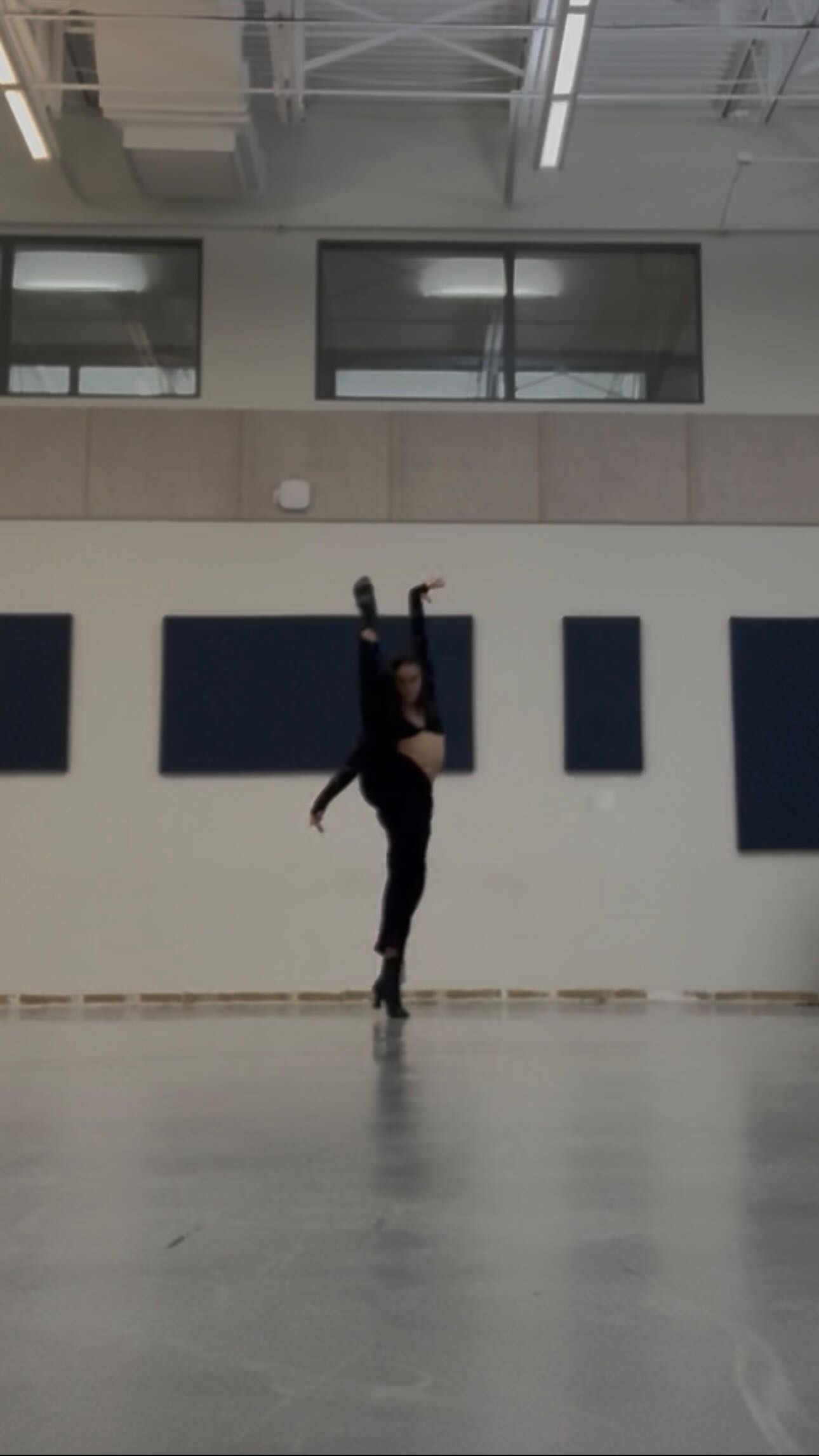 messing around and making some blurry moves to @instagramber ,, been so long since i’ve just danced in a studio this feels gooooood