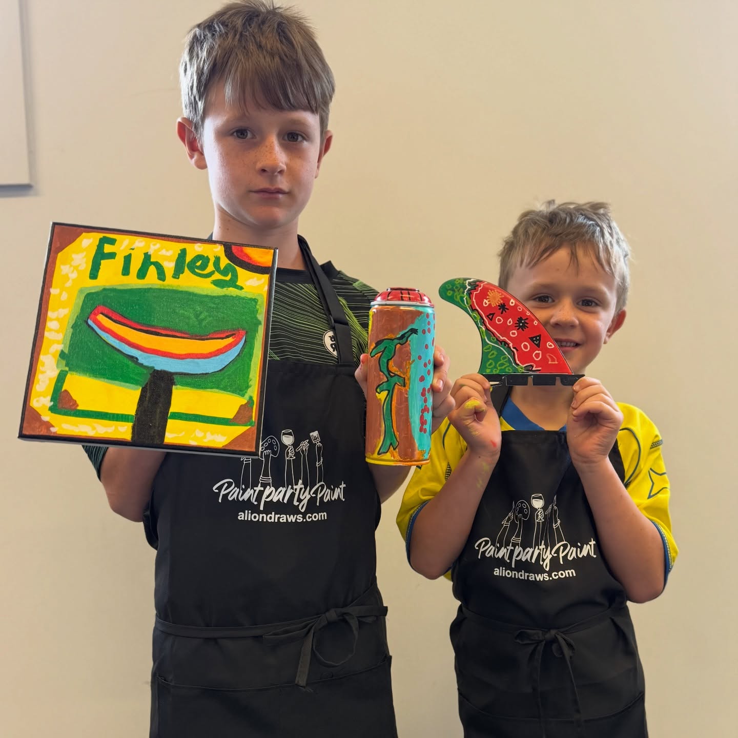 Fun days!!!
4-day workshop at the Mahurangi Artist Trail.
Paint, party, paint and repeat! Juice, family-friendly vibes, proper fun time all around.
We really enjoyed it. 🧡
Big thank you to all the families who came through to support us and hang out. I loved it.
And check out the beautiful art they made with Posca pens. I am so proud of all of you 🫶
@posca_nz
@gordonharrisartsupplies
@makingartworknz
@mahurangiartist