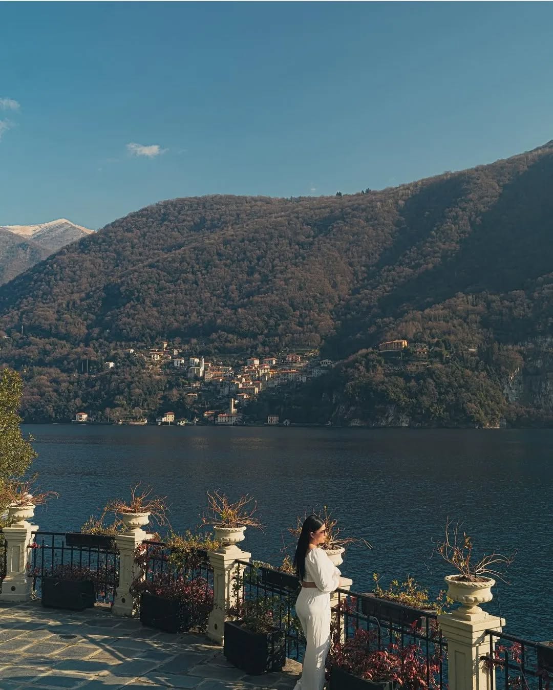 Cold and sunny winter
❄️☀️
Foto @verovalhe
.
.
.
.
.
#italy #italianlakes #italiansummer #resort #villa #boutiquehotel #relais #lakecomohotel #lakecomo #luxuryvilla #travel #bestvacations #bestplacestogo #beautifulhotels #beautifuldestinations #hotelsandresorts #letstravel #instatravel #luxuryhotel #lifewelltravelled #luxurytravel #luxuryresorts #travelandleisure #luxuryworldtraveler #wintermood #wonderful_places #lagodicomo #wonderfuldestinations #condenast #cntraveler