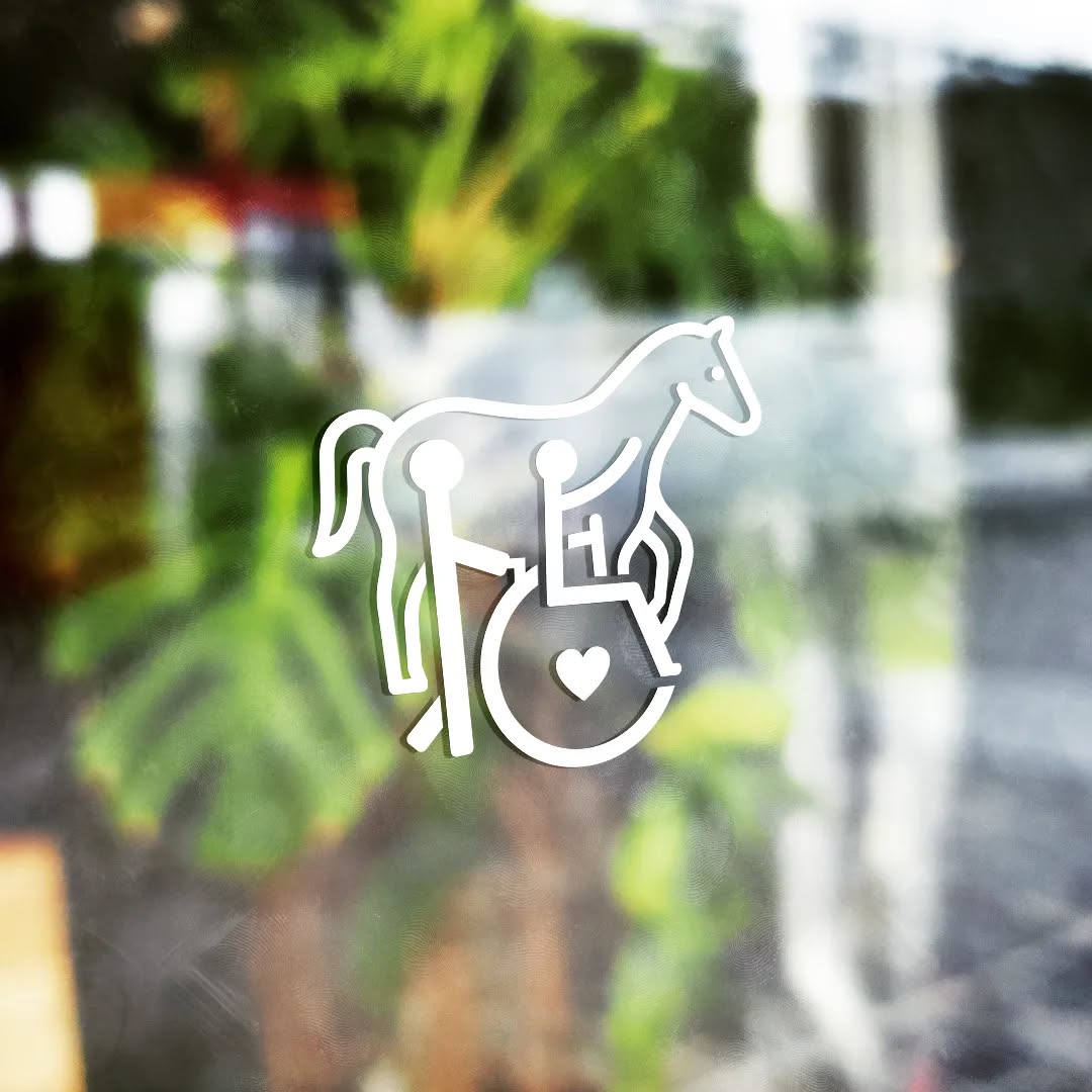 Vytvořený grafický prvek pro neziskový projekt "Hlas koňského srdce", jehož posláním je naučit vozíčkáře pracovat s koňmi.🐎
Design reflektuje tématiku zaměření, zahrnující vozíčkáře, asistenta a koně. Při tvorbě jsme se dohodli na udržení jednoduchého stylu, což usnadní budoucí manipulaci s tímto grafickým prvkem. 👍
Tvorba grafiky -> 📨
.
.
.
Created graphic element for the non-profit project "Voice of the horse's heart", whose mission is to teach wheelchair users to work with horses.
The design reflects the theme of the focus, including a wheelchair user, an assistant and a horse. During creation, we agreed to maintain a simple style, which will facilitate future manipulation of this graphic element. 👍
Graphics creation -> 📨
#logo #logodesign #grafika #design #designer #antoninparal #logodesigner #like #graphics #graphicdesign #kolin