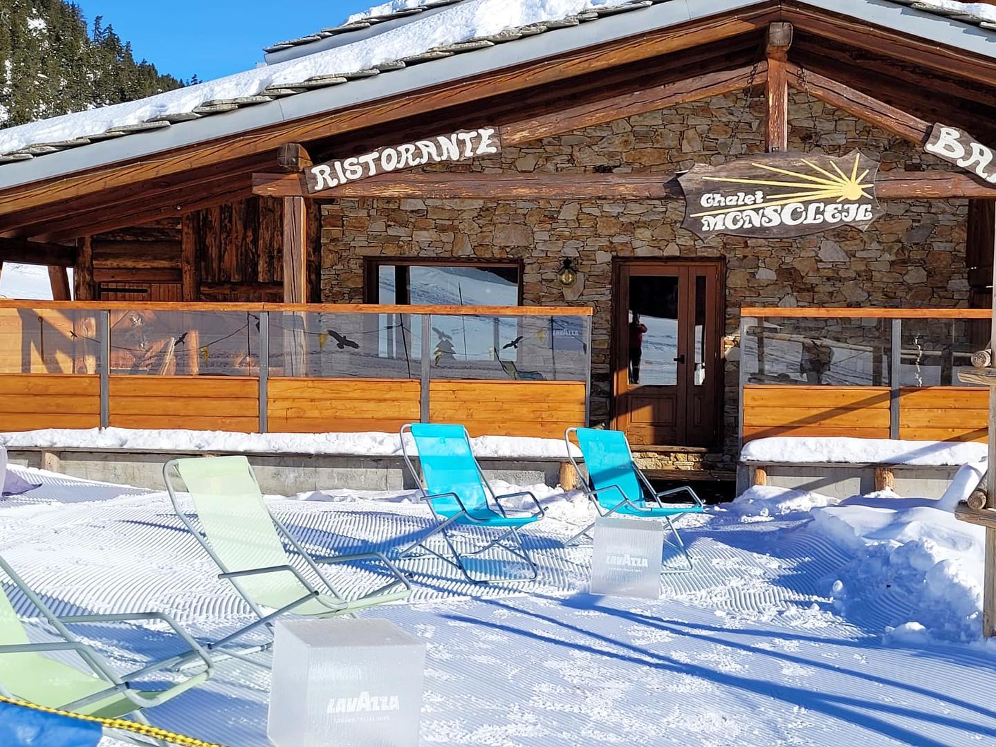 ❄️Winter mood on❄️
Abbiamo fatto il possibile per farvi trovare tutto come avevate lasciato, neve sole e piatti da leccarsi i baffi. Vi aspettiamo tutti i giorni dalle 9 alle 17, e a cena su prenotazione.
#chaletmonsoleil #claviere #winter #inverno #mountain #alpi #alps #italianfood #foodie #foodlover #wine #winelove #simplepleasures #turismovialattea #olympicmountains #skiresort #italy