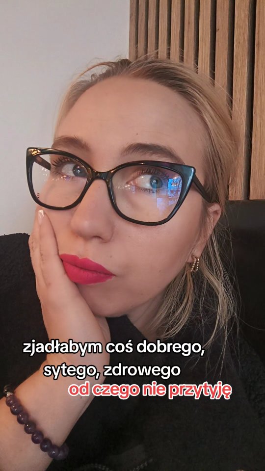 Dlaczego kuchnia indyjska jest jedną z najzdrowszych na świecie? 🇮🇳
🥗 Pełno warzyw i strączków → naturalne białko i błonnik
🧠 Kurkuma, imbir, kumin → wspierają trawienie i działają przeciwzapalnie
🍚 Ryż basmati i roti → lekkość i sytość
🚫 Mało przetworzonych produktów → jedzenie, które naprawdę odżywia
💪 Połączenie przypraw, roślin i zdrowych węglowodanów → wspiera zdrowie i wagę
To jedzenie, które odżywia ciało i duszę – nie tylko smakuje. ✨
#indie #restauracjaindyjska #indianspicehouse #restauracjalodz