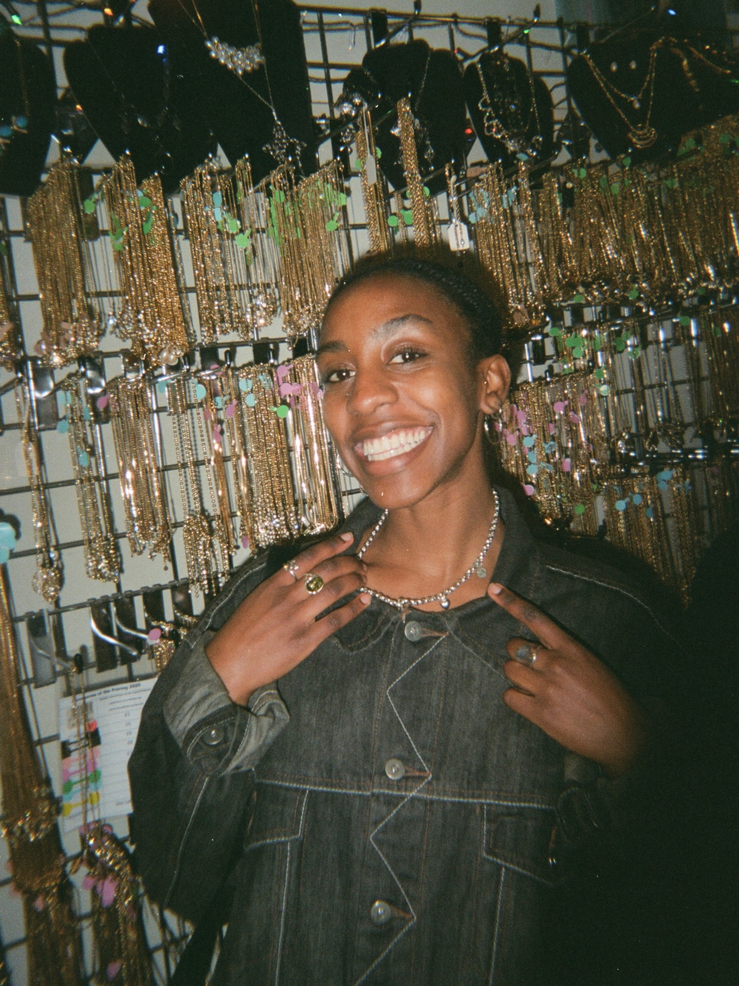 Just a few of the smiles caught on camera from our 2025 socials 🥲🫶 it makes me so happy to see you find joy in exploring this beautiful city while meeting new people. I know it’s not easy, but you girlies always make it look so effortless.
I know there are many more smiles ahead (starting this Saturday at our first social of 2026!!) 😌 can’t wait to rove and frolic around London with you soon 🫶