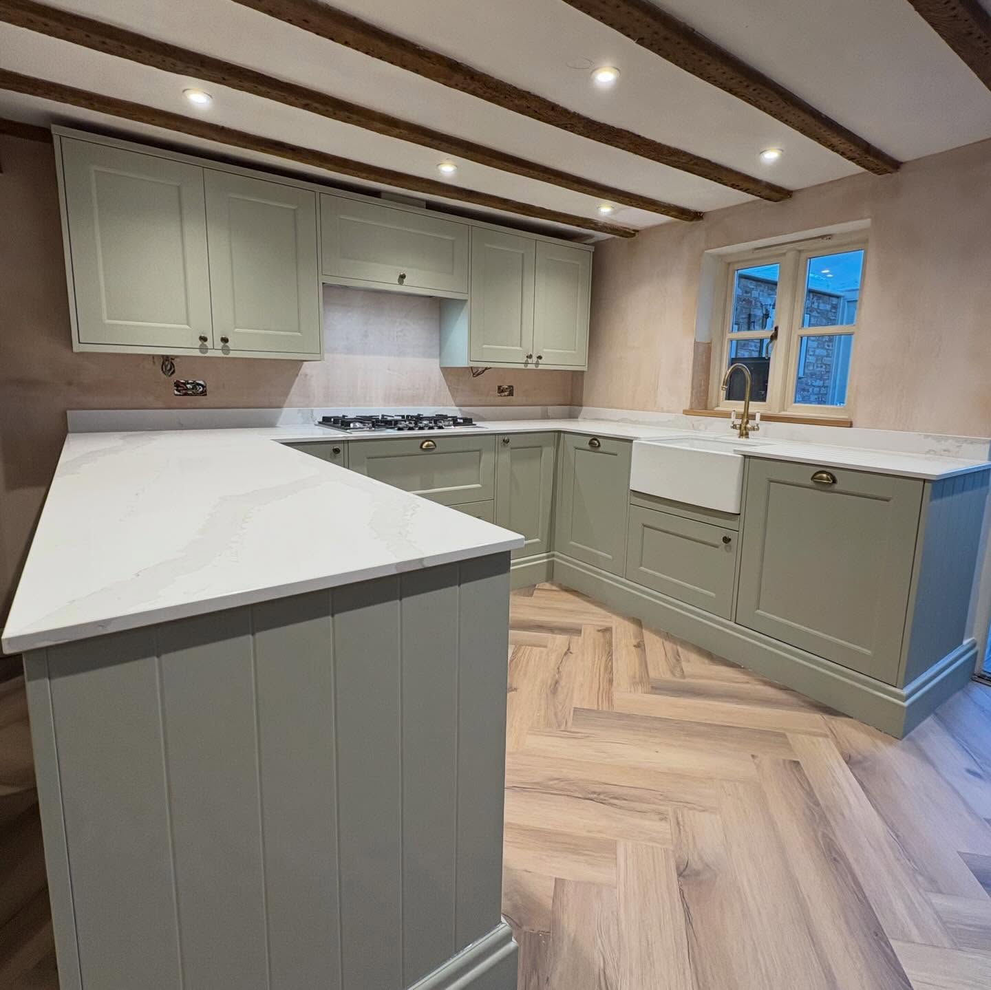 ✨ Country Cottage Kitchen – Before ➡️ After ✨
A full transformation bringing this kitchen back to life while staying true to its country cottage character 🤍
Working with an @howdensjoinery, we complemented the original exposed beams with:
🌿 Shaker units in a soft sage green
🤍 Timeless quartz worktops
🚰 A classic Belfast sink with warm brass finishes
🪵 Traditional herringbone flooring for a refined, period feel
💡 Thoughtful lighting to keep the space light and welcoming
The result is a calm, practical kitchen, perfectly suited to a British country home 🏡
If you’re thinking about updating your kitchen, feel free to get in touch 📩
#CountryCottageKitchen #HowdensKitchen
#KitchenBeforeAndAfter #ShakerKitchen
#TraditionalKitchen HeritageHome
BelfastSink PeriodProperty
UKKitchen KitchenRenovation