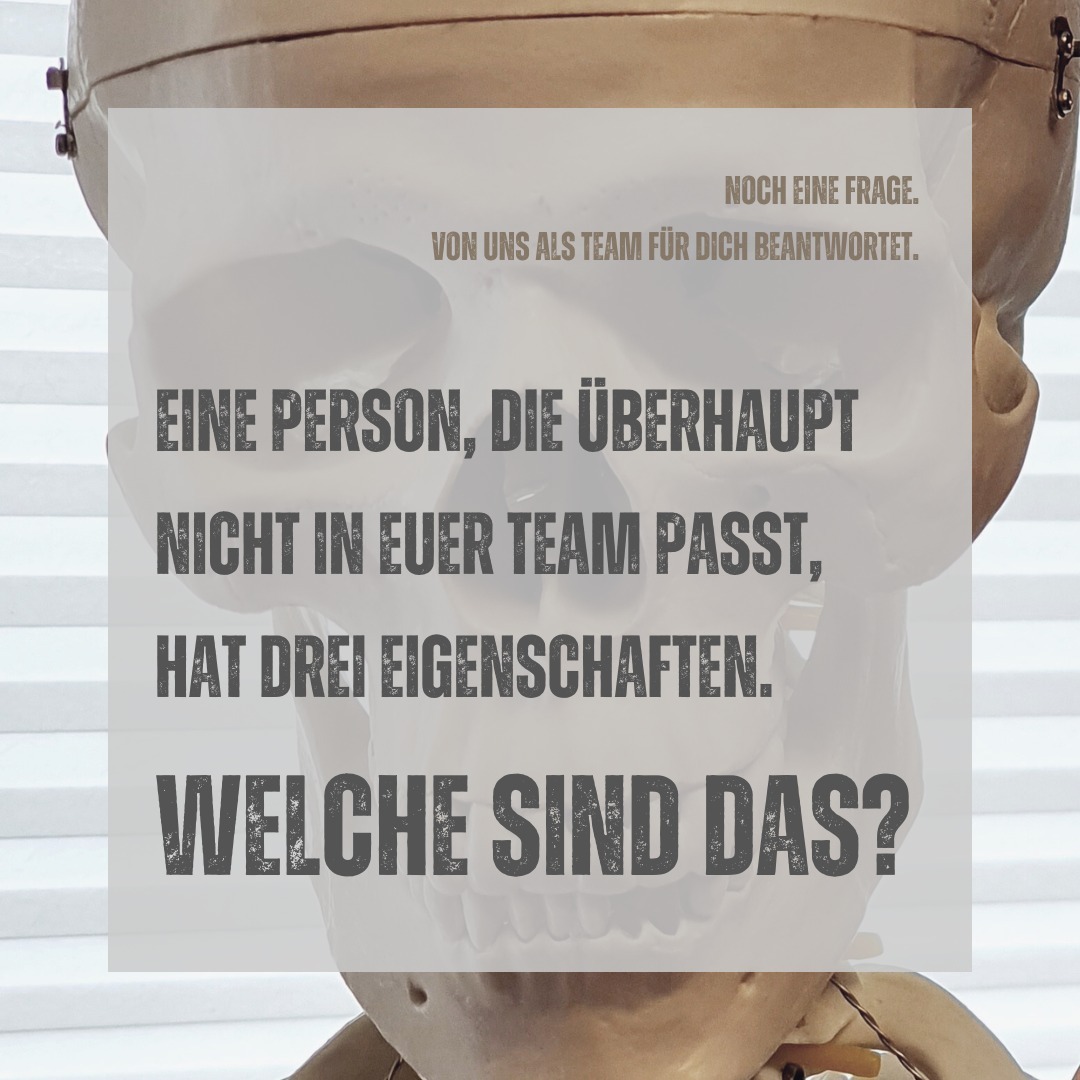 Wir als Team bewerben uns bei dir.
Und beantworten dir mal wieder eine Frage:
„Eine Person, die überhaupt nicht in euer Team passt, hat drei Eigenschaften. Welche sind das?“
Inspiriert seit 2019 durch die Aktion #fressezeigenstattfressehalten erinnern wir uns in unserem Team immer wieder daran, NICHT im DAGEGEN zu verharren, sondern FÜR das DAFÜR zu einzustehen. Denn auch wir wollen dazu beitragen, „die Againstness dieser Welt einzudämmen“.
Und doch muss man manchmal eindeutig GEGEN etwas sein. Und dies deutlich kundtun.
1. Selbstgefälligkeit
2. Verantwortungslosigkeit
3. Borniertheit
#wirbewerbenuns
#diesonderbarefrage
#ergotherapie #ergotherapeut #ergotherapiepraxis #ergotherapiebochum #bochum #stellenanzeige #stellenanzeigen #stellenangebot #stellenangebote #stellenangebotergotherapie #jobangebot #jobangebote
