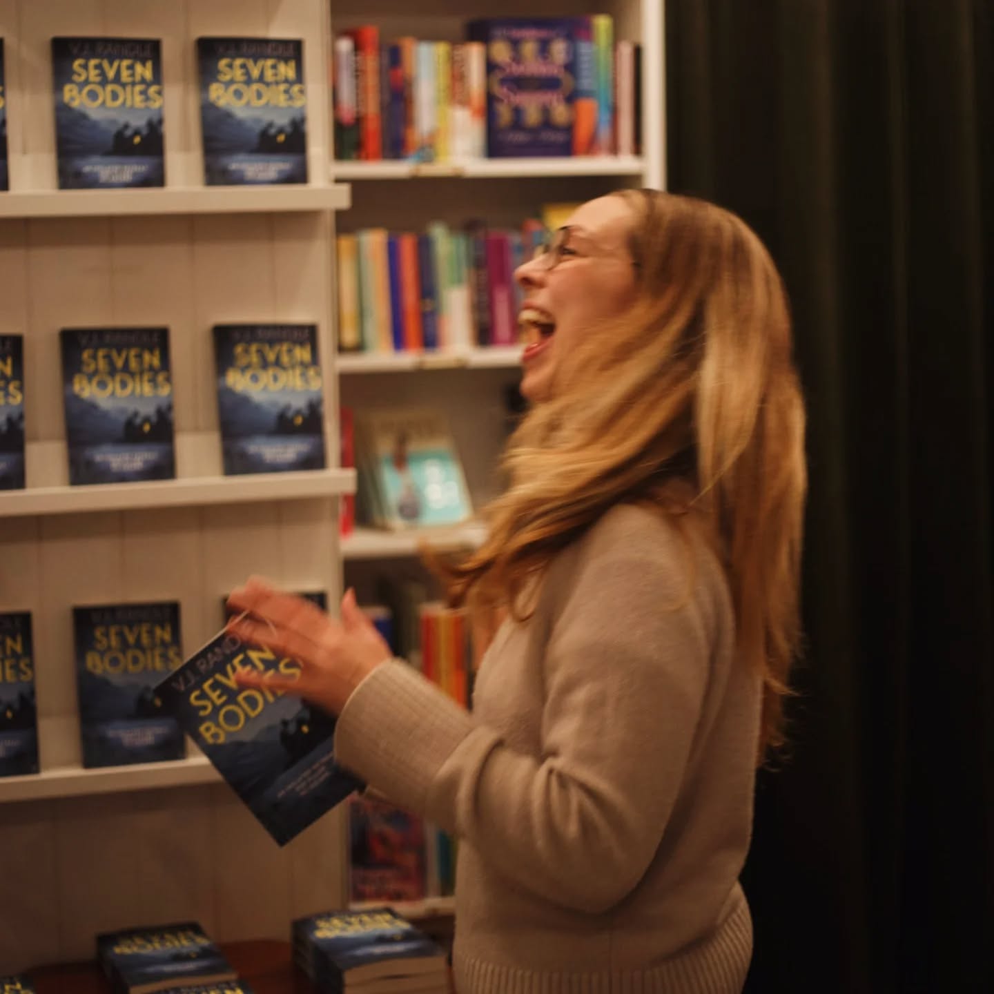 I've been lucky enough to have lived a lot of life lately...
1-3: the first photo encapsulates my general mood during my book events recently! Speaking to local readers was honestly the most brilliant and affirming experience. This is why books (and gorgeous bookshops like @beinnbooks) are awesome, in my opinion: they open conversations, turn strangers into friends, and build community. I'm unbelievably grateful to everyone (friends and new friends) who came out to get a book signed and have a good old blether.
4-5: I've FINALLY broken the back of a new book idea which has been stubbornly rigid for a while. I'm very excited about this one.
6-8: friends!!! Seeing my friends was absolutely everything. Being abroad temporarily, I've missed them.
9-10: for about 20 years, I have been obsessed with ancient Greek pottery. So, of course I popped into The British Museum to stare at them intensely like a mad old cat. I've always liked the white ground lekythoi, which were funerary pots. I think they're so delicate and hit that stange space between grief and commemoration perfectly.
11. Apparently, there are pelicans in St James' Park now.
#lifelately #bookevent #authorlife #crimewriter