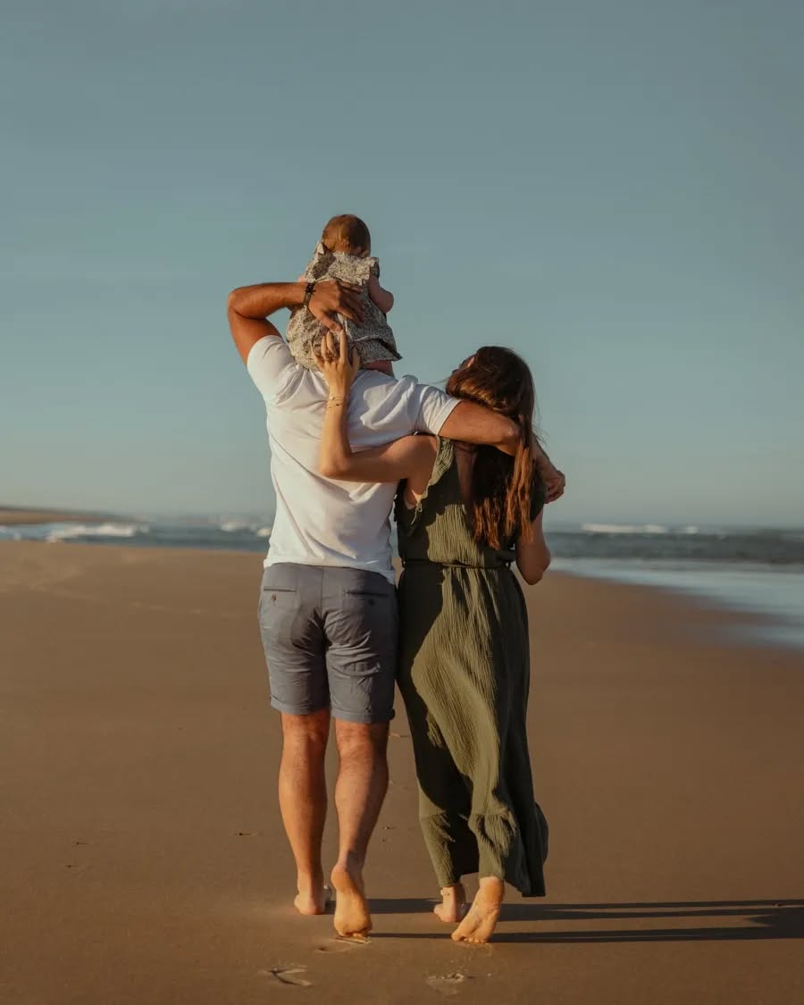 Il n'y pas que le surf dans la vie ! Il y aussi tous ces beaux couples que je rencontre le temps d'une séance en amoureux, puis que je retrouve quelques mois plus tard... en famille.✨ #grossesse #couple #mimizan #mimizanplage #lovers #babyonboard #famille #love #photofamille #portrait #photographelandes #photographelifestyle #seancefamillelandes #lovephotography #nikon #leslandes #amour #dax #biscarrosse #photographemariagelandes #photographelandes #mariagemimizan #seancephotolandes #photographegrossesselandes #photographemimizan #mariagelandes #photographeparentis #photographebiscarrosse #manonduportphoto