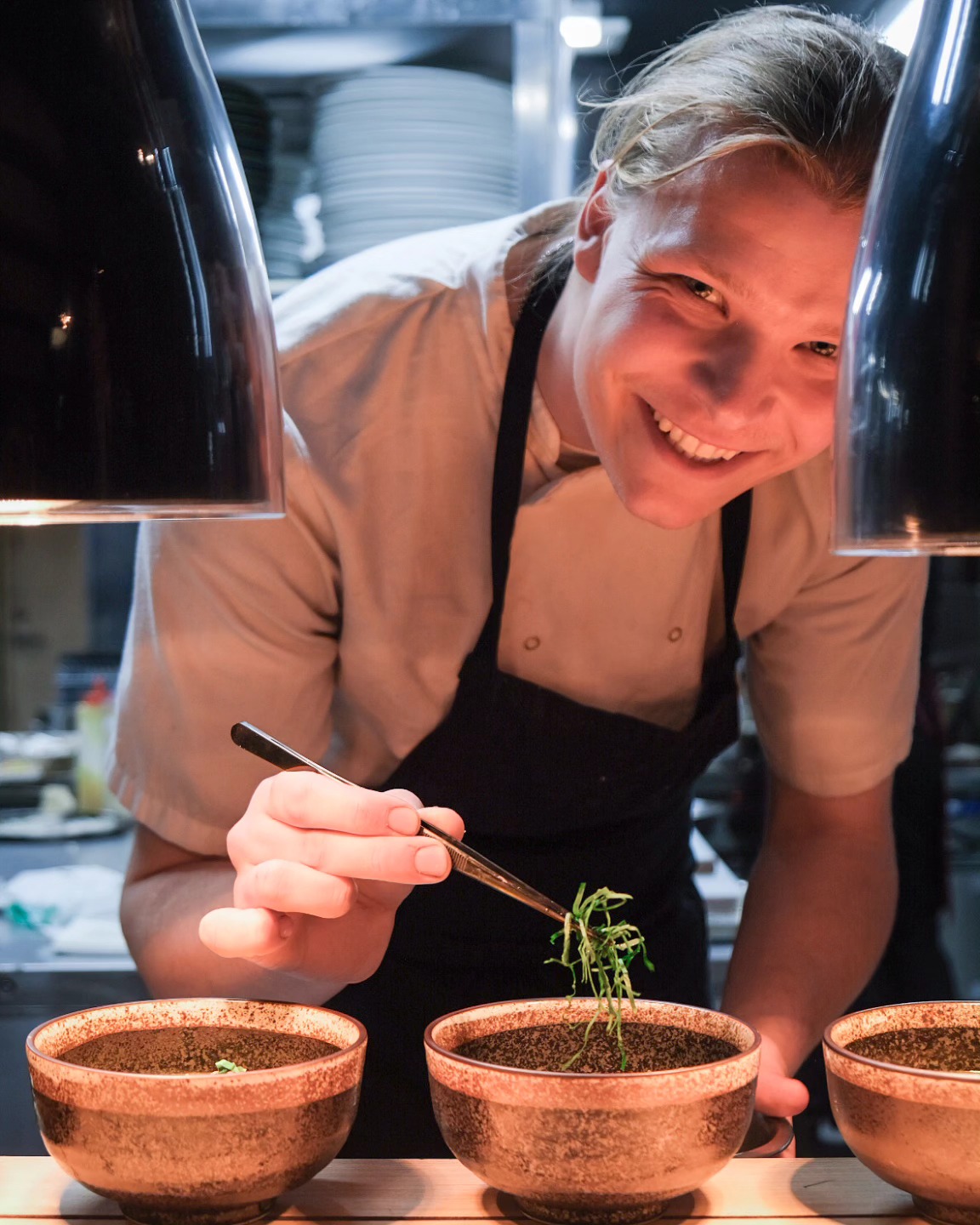 Chef de partie -
Hugo, a young chef from Oxford, joined our mostly French brigade to continue learning and growing his skills. After working in restaurants across England, he followed his love for skiing and cooking to Japan, and we’re thrilled to have him on our team!
#MeetTheTeam #YoungChef #TheBarn#WinterEscape #SnowyRetreat #CozyVibes #food #foodporn #foodie #instafood #yummy #foodstagram #foodblogger #foodlover #foodpics #nisekoeats #tasteniseko #nisekodining #nisekogourmet #exploreniseko
#nisekovibes #chefatwork #TheBarn #Niseko #TheBarnniseko #Winterseason #Restaurantopening