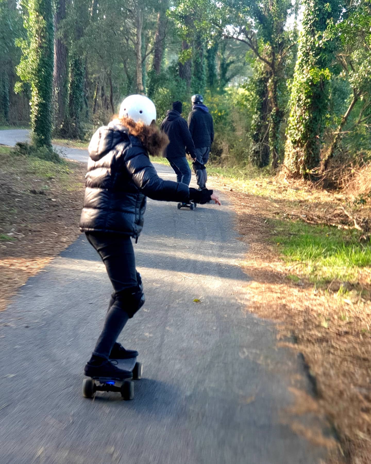 Du soleil et des planches électriques, rien de mieux pour explorer les Landes... 🛹⚡🌲
.
.#esk8 #electricskateboard #EXWAYWAVE #fun #electriclongboard #leslandes